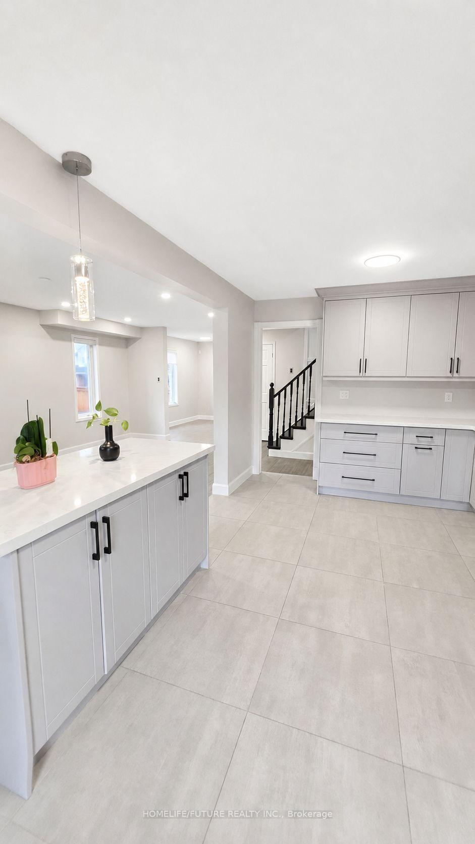 Photo 7 of 98 Guildwood Drive, Clarington, Bowmanville — HOMEH