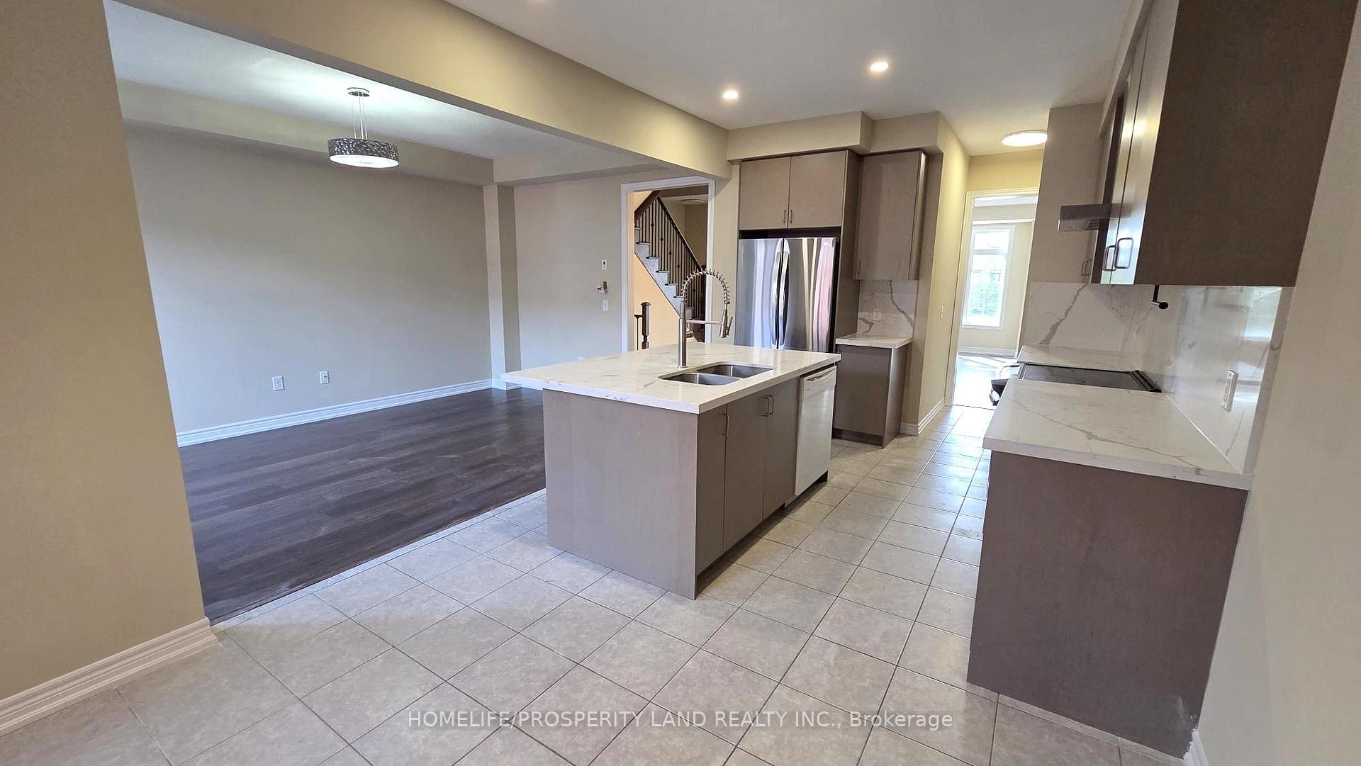 Photo 3 of 39 Beechborough Crescent, East Gwillimbury, Sharon — HOMEH