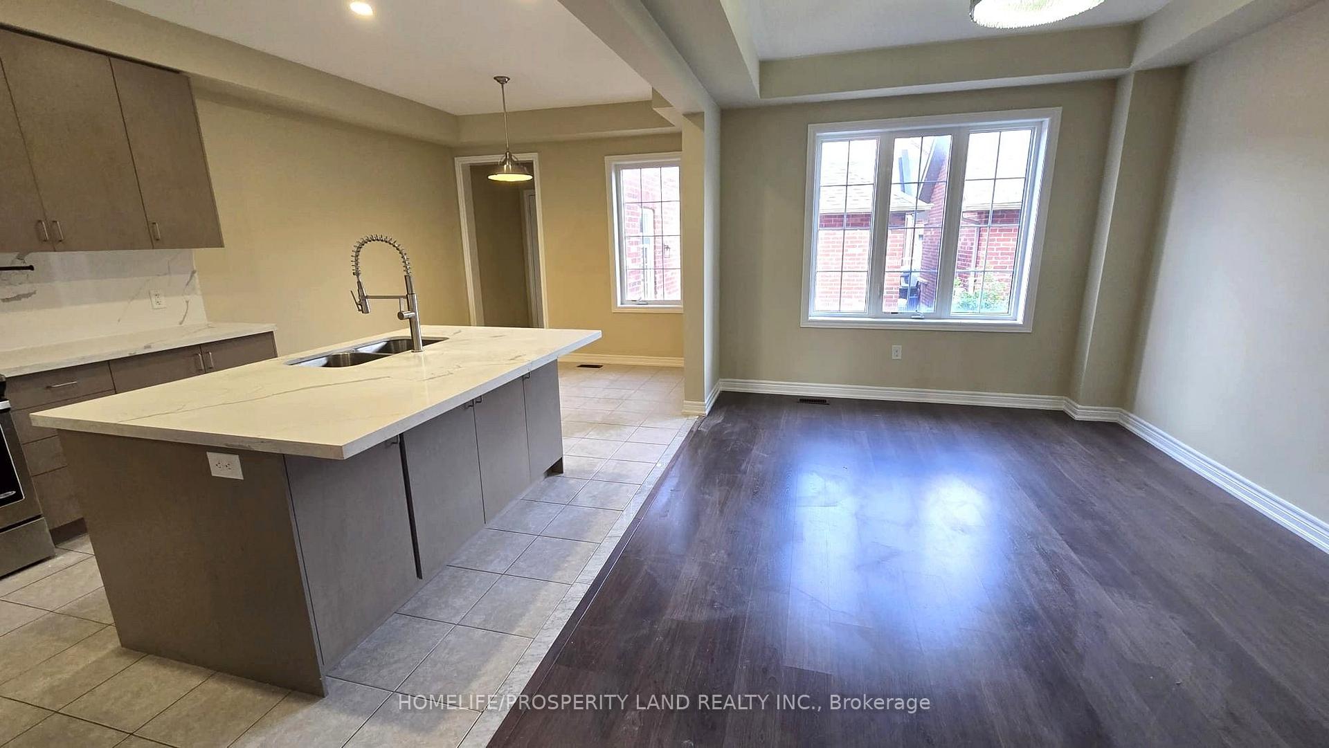 Photo 5 of 39 Beechborough Crescent, East Gwillimbury, Sharon — HOMEH