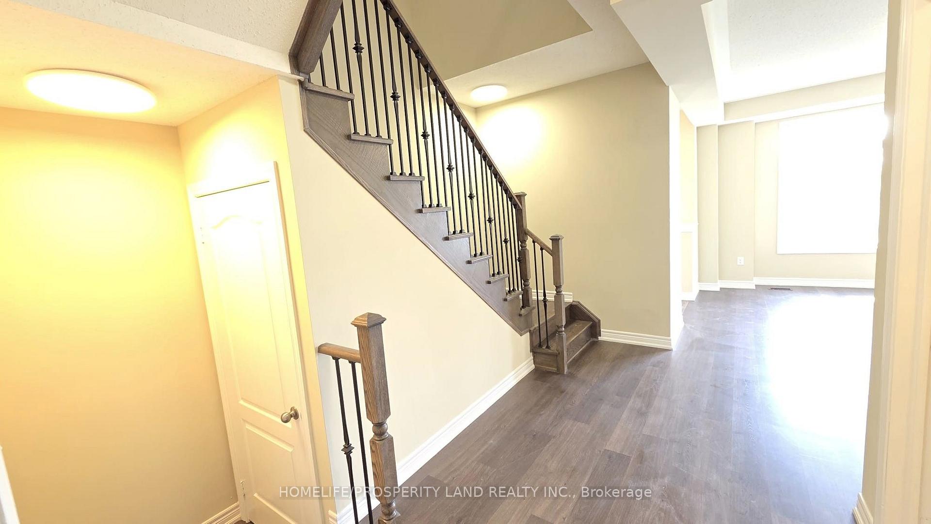 Photo 6 of 39 Beechborough Crescent, East Gwillimbury, Sharon — HOMEH
