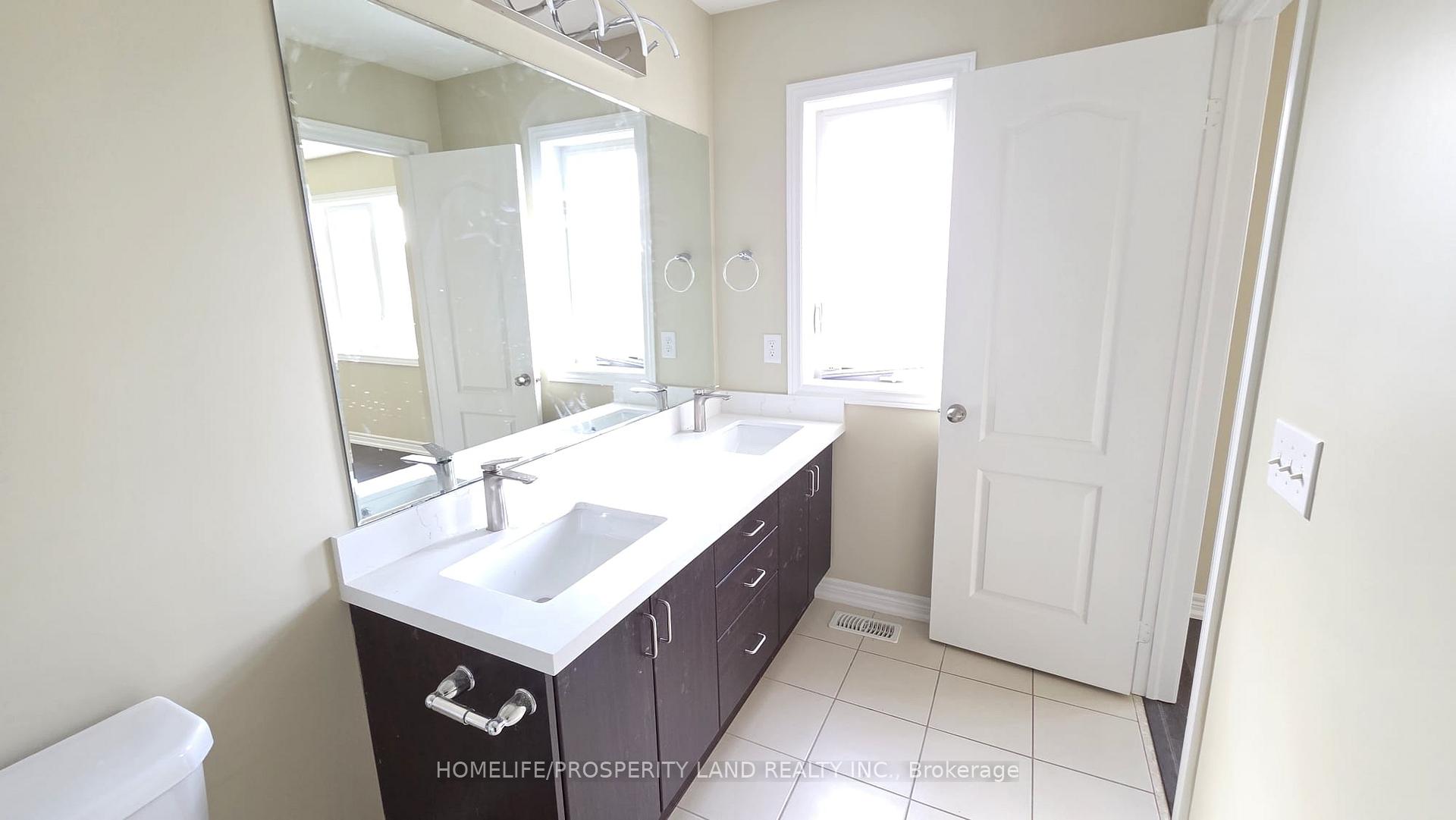 Photo 10 of 39 Beechborough Crescent, East Gwillimbury, Sharon — HOMEH