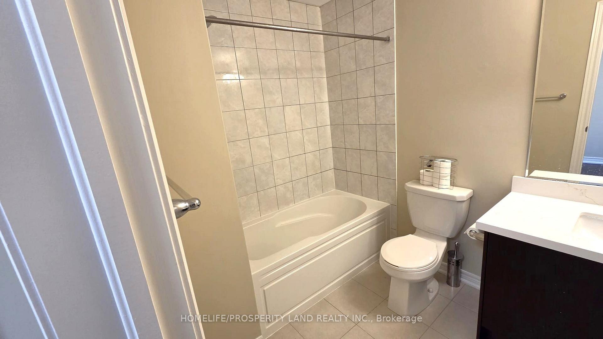 Photo 13 of 39 Beechborough Crescent, East Gwillimbury, Sharon — HOMEH
