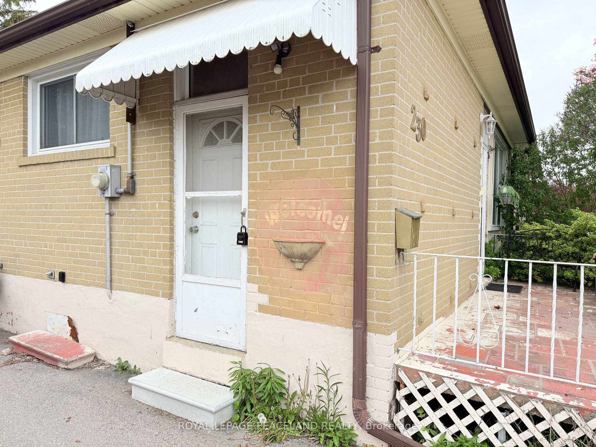 Photo 2 of Unit Basement, 230 Axminster Drive, Richmond Hill, Crosby — HOMEH
