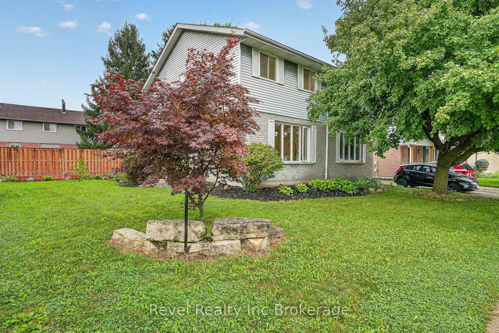 Photo of 995 Cree Avenue