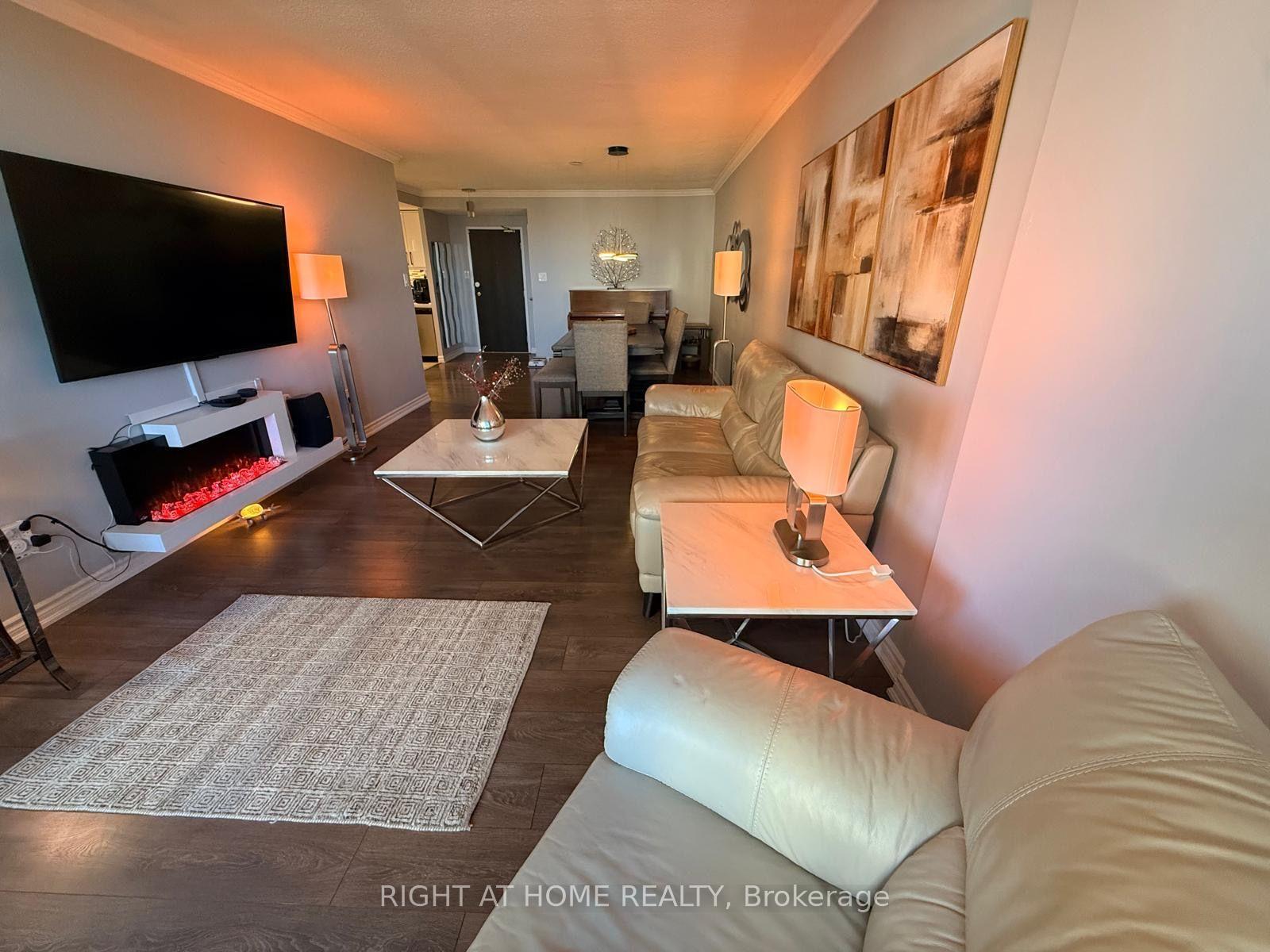 Photo 3 of Unit 1102, 820 Burnhamthorpe Road, Etobicoke, Markland Wood — HOMEH
