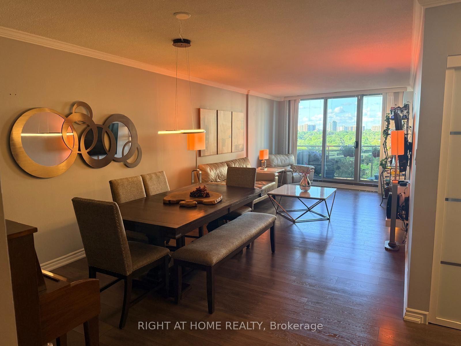 Photo 4 of Unit 1102, 820 Burnhamthorpe Road, Etobicoke, Markland Wood — HOMEH