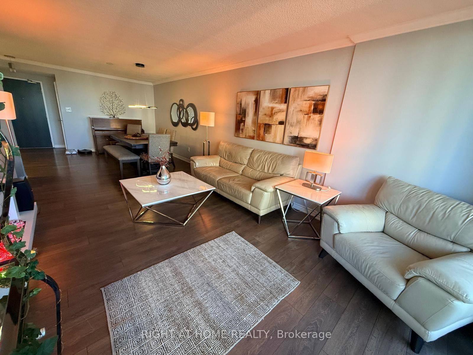 Photo 5 of Unit 1102, 820 Burnhamthorpe Road, Etobicoke, Markland Wood — HOMEH