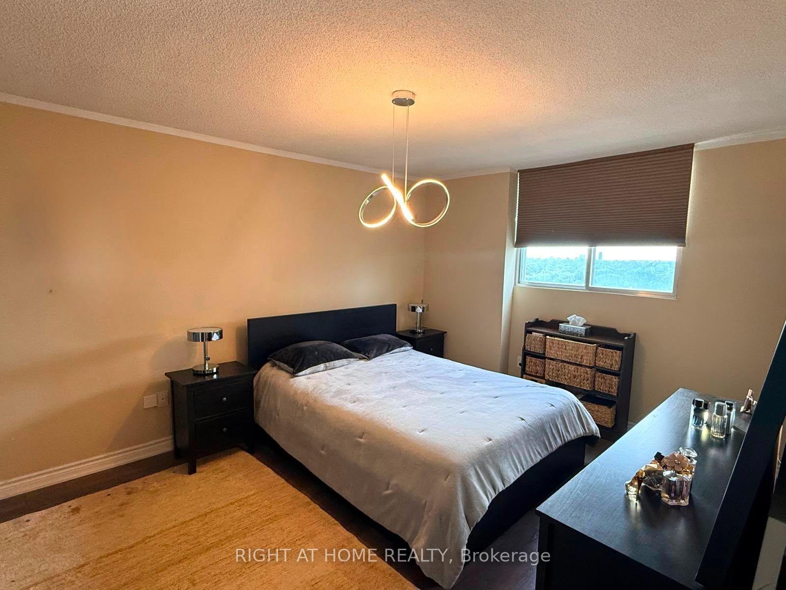 Photo 7 of Unit 1102, 820 Burnhamthorpe Road, Etobicoke, Markland Wood — HOMEH