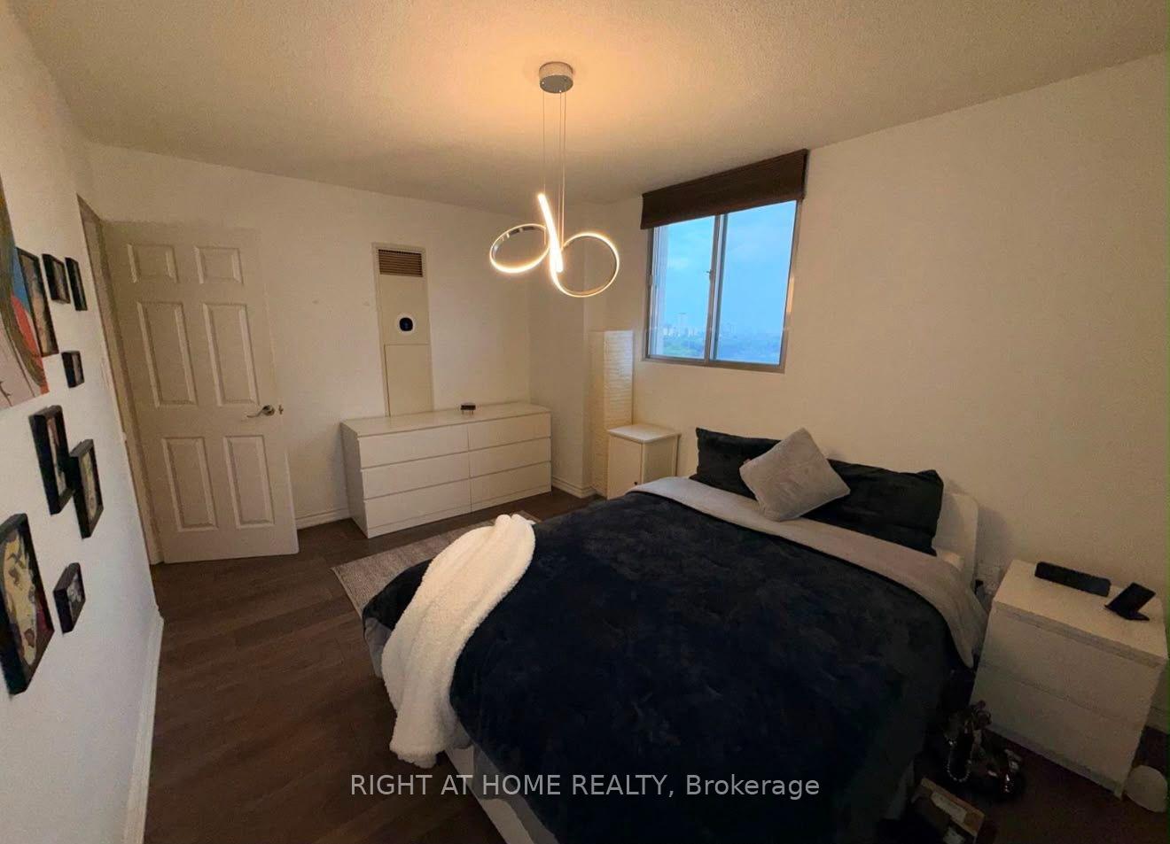Photo 9 of Unit 1102, 820 Burnhamthorpe Road, Etobicoke, Markland Wood — HOMEH
