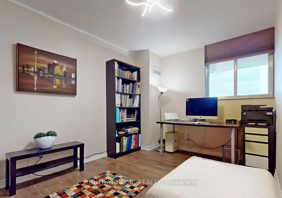 Photo 11 of Unit 1102, 820 Burnhamthorpe Road, Etobicoke, Markland Wood — HOMEH