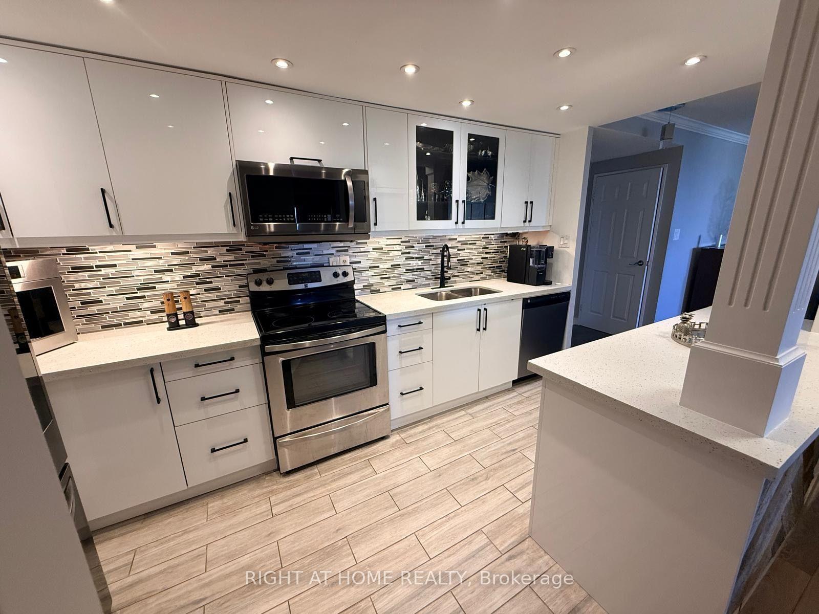 Photo 12 of Unit 1102, 820 Burnhamthorpe Road, Etobicoke, Markland Wood — HOMEH