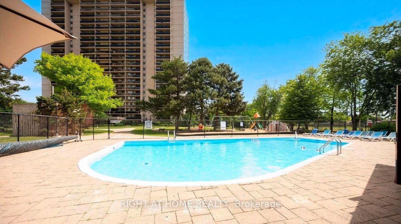 Photo 23 of Unit 1102, 820 Burnhamthorpe Road, Etobicoke, Markland Wood — HOMEH