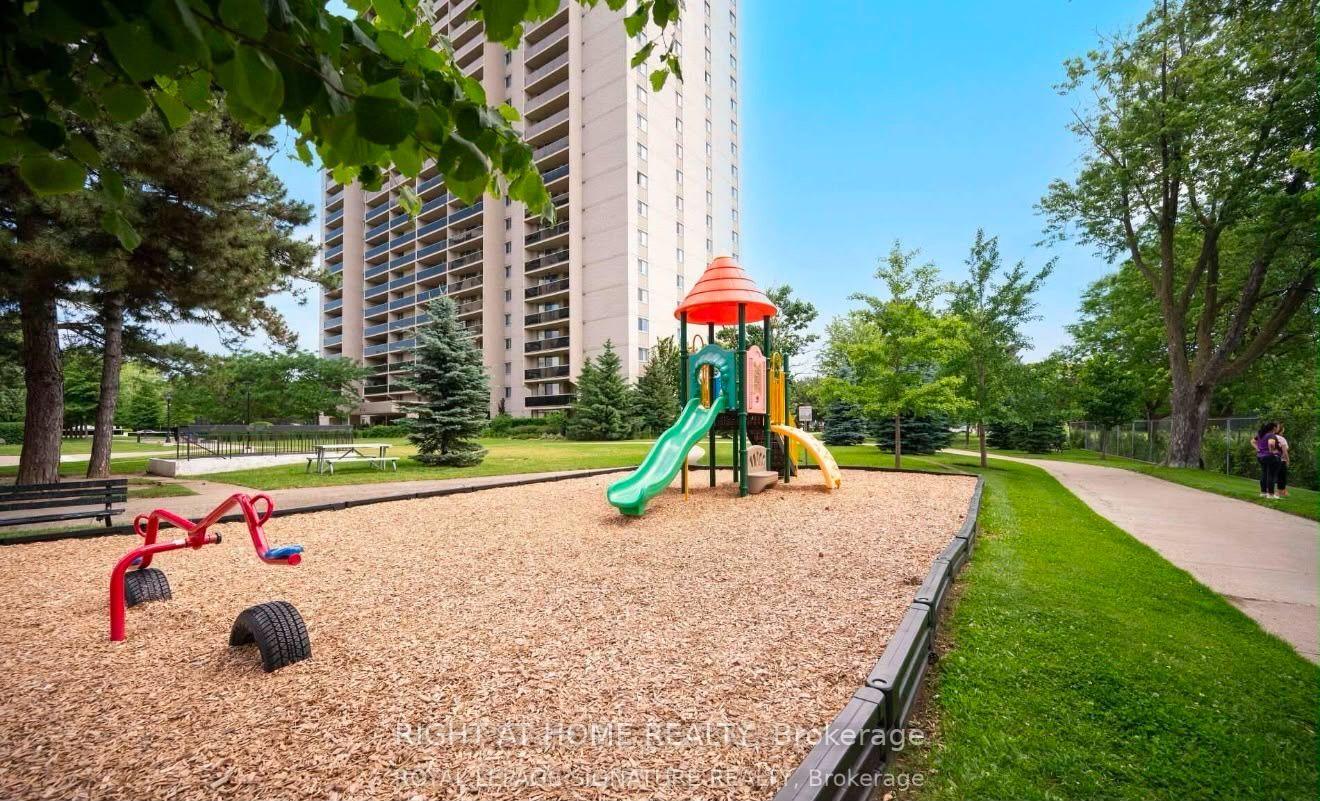 Photo 32 of Unit 1102, 820 Burnhamthorpe Road, Etobicoke, Markland Wood — HOMEH