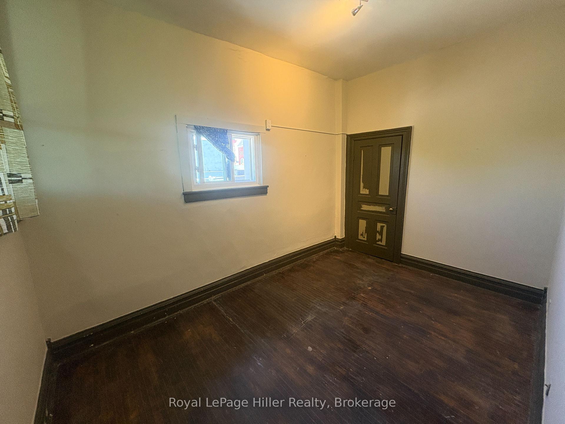 Photo 5 of 34 Ontario Street, Stratford — HOMEH