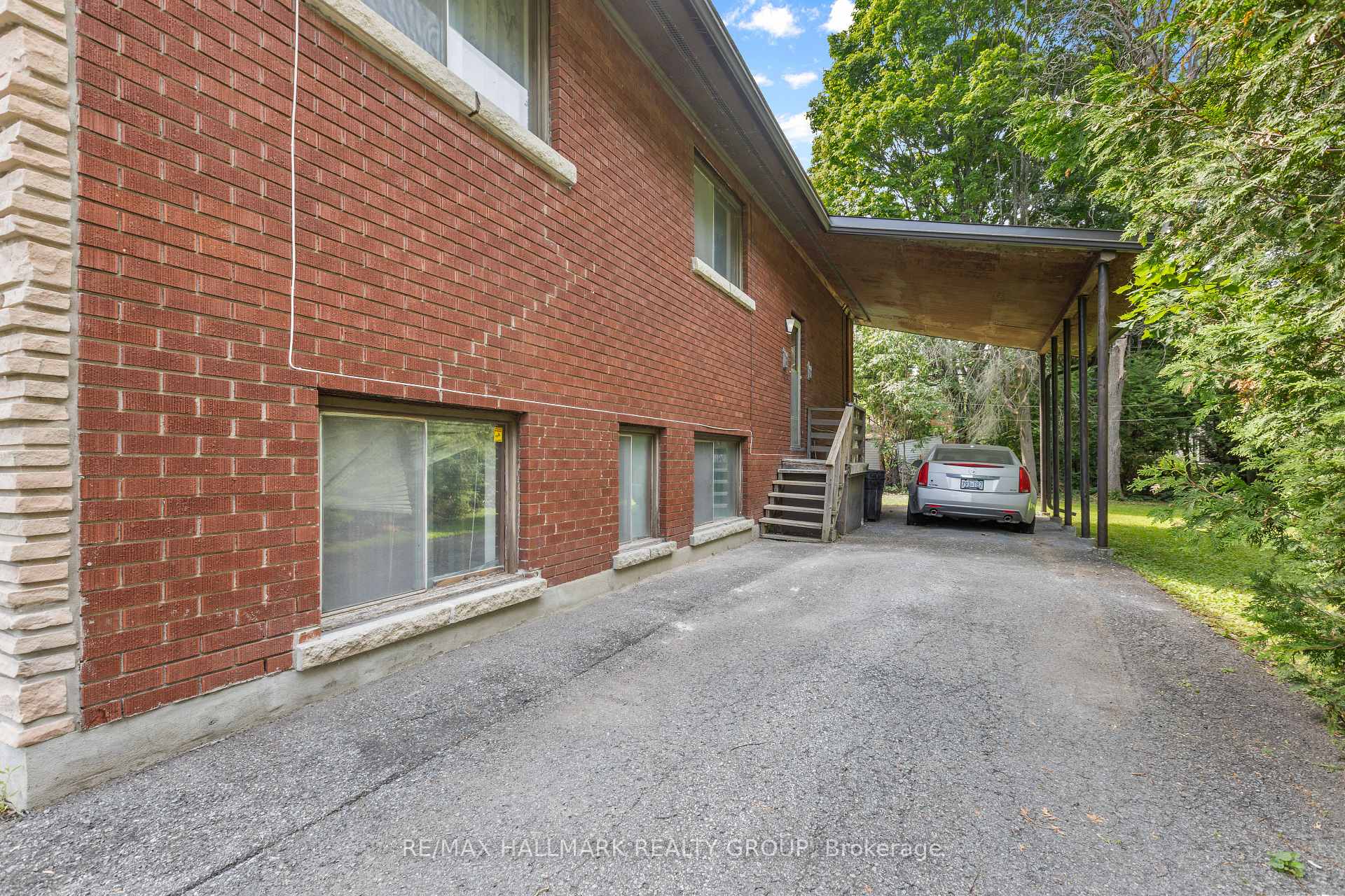 Photo 3 of 492 Vernon Avenue, Ottawa, Castle Heights — HOMEH