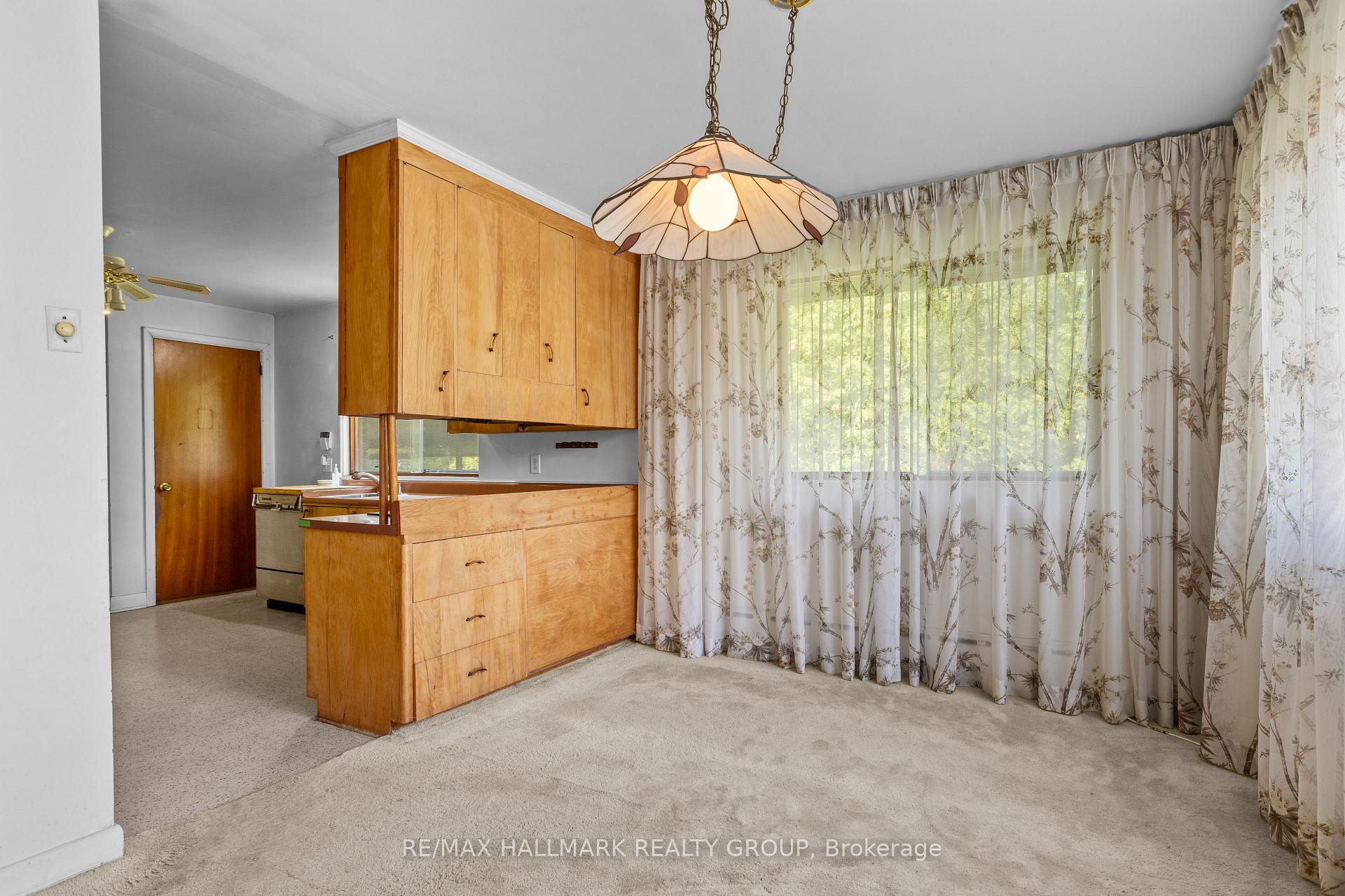Photo 5 of 492 Vernon Avenue, Ottawa, Castle Heights — HOMEH
