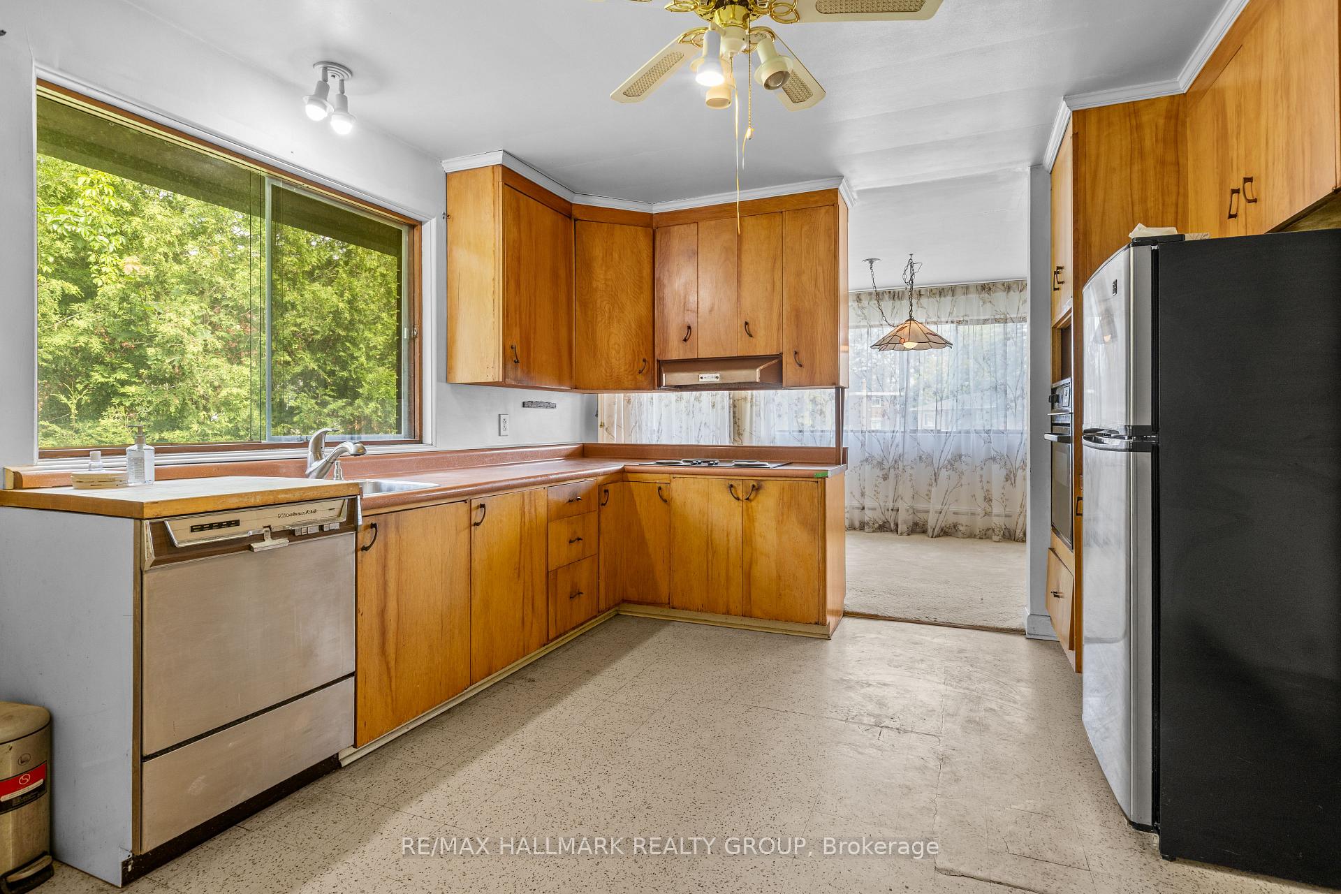 Photo 6 of 492 Vernon Avenue, Ottawa, Castle Heights — HOMEH