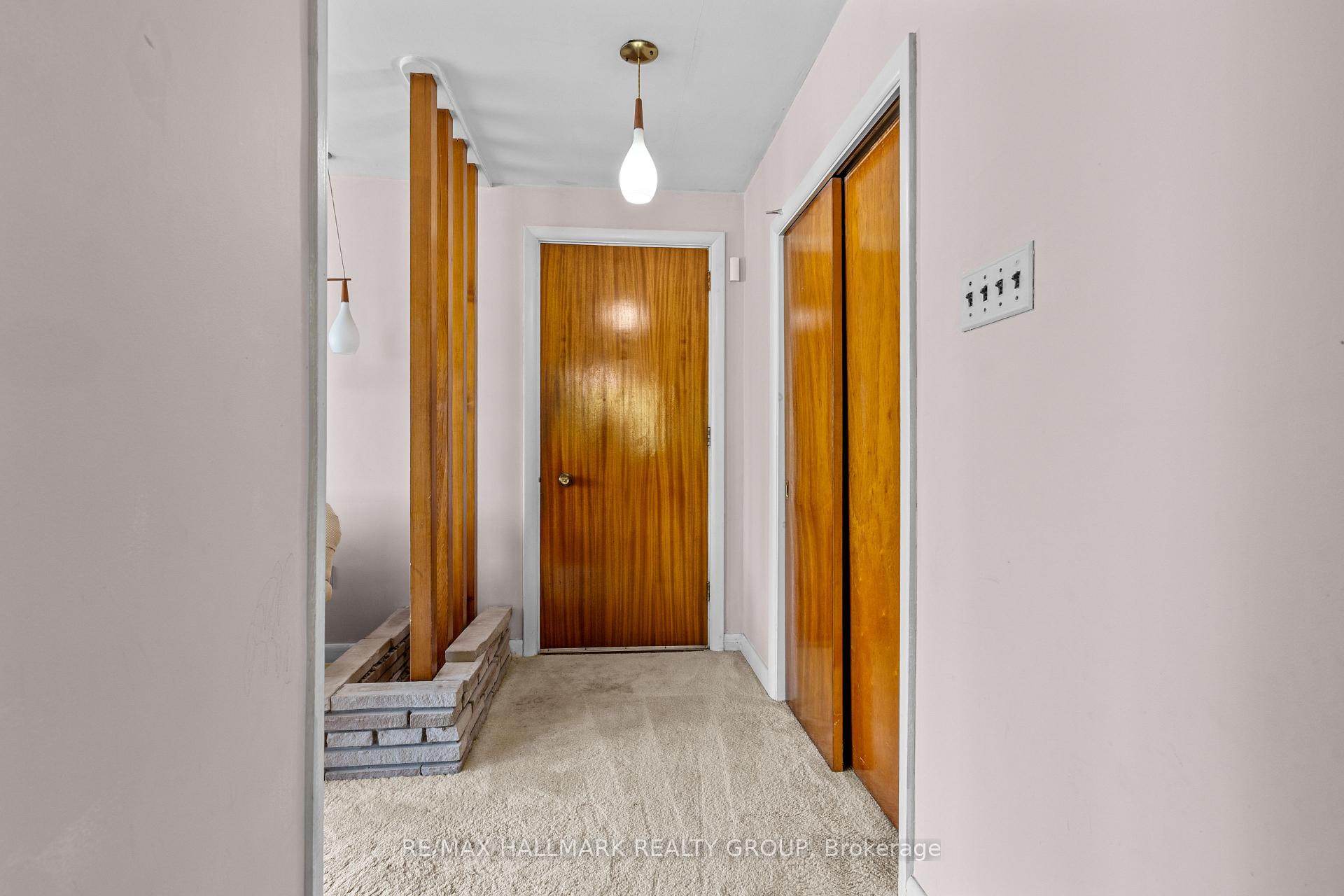 Photo 11 of 492 Vernon Avenue, Ottawa, Castle Heights — HOMEH