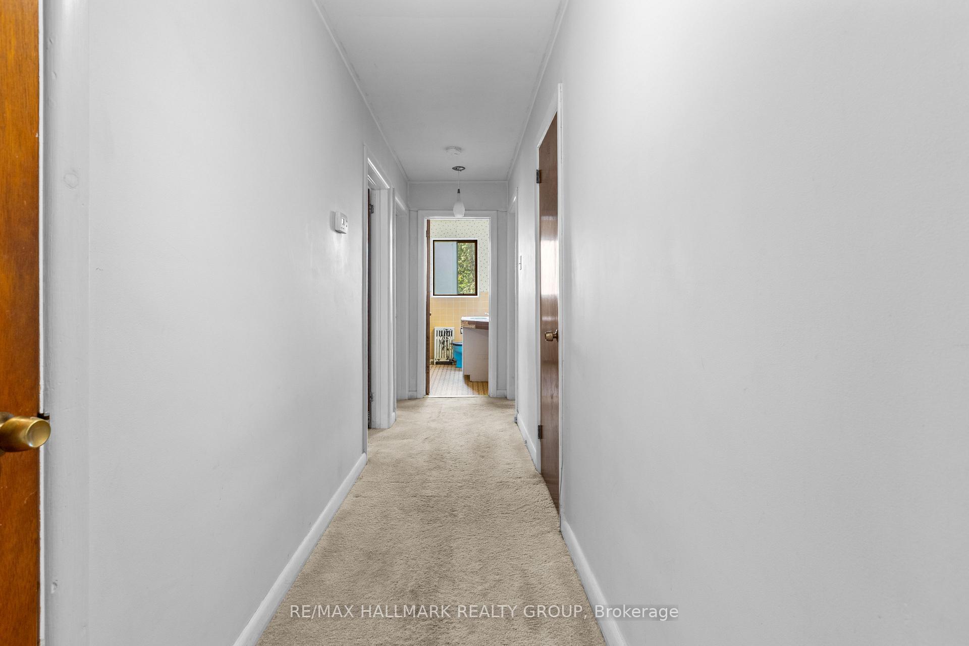 Photo 13 of 492 Vernon Avenue, Ottawa, Castle Heights — HOMEH
