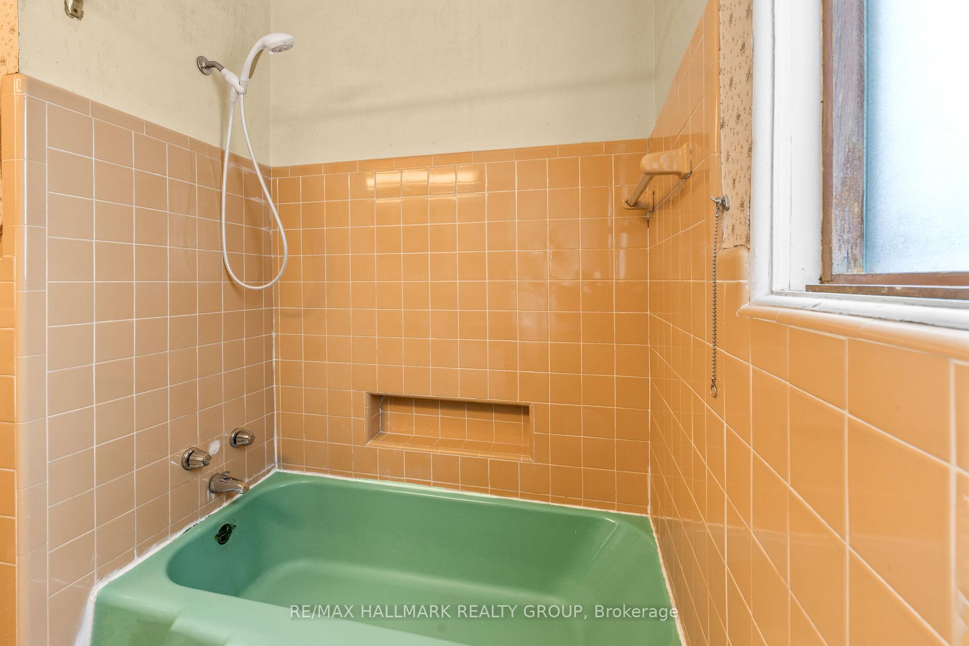 Photo 18 of 492 Vernon Avenue, Ottawa, Castle Heights — HOMEH