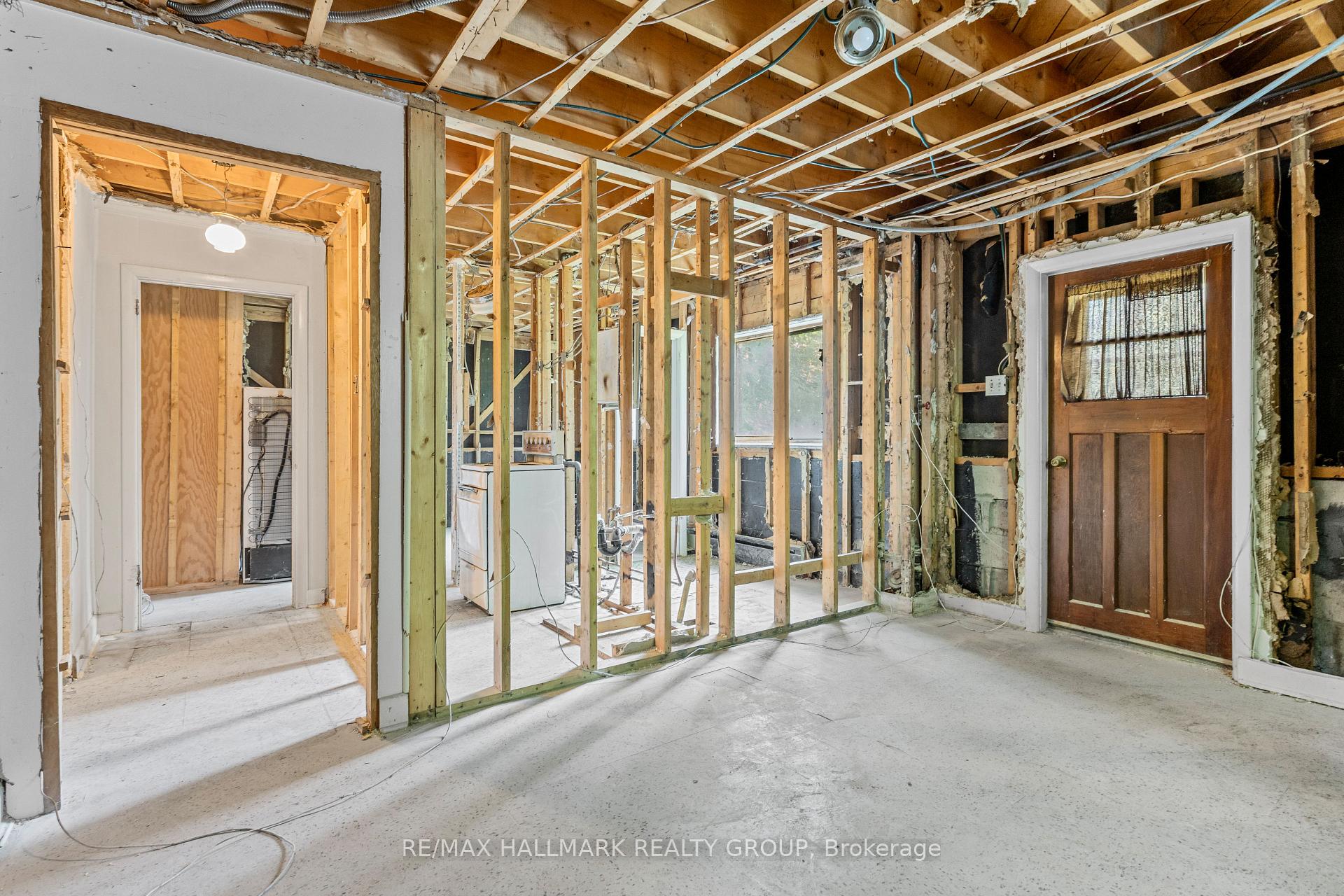 Photo 19 of 492 Vernon Avenue, Ottawa, Castle Heights — HOMEH