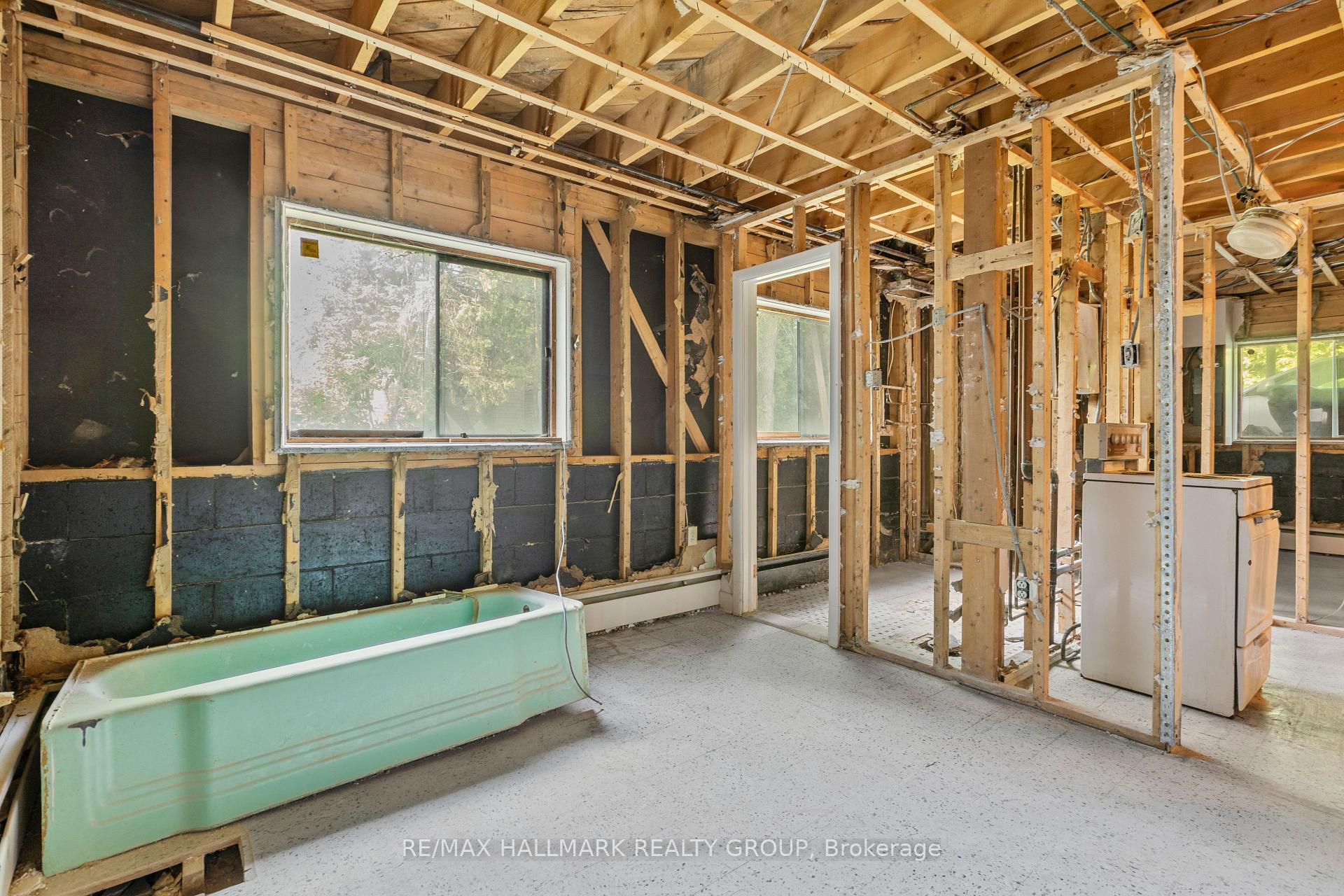 Photo 21 of 492 Vernon Avenue, Ottawa, Castle Heights — HOMEH
