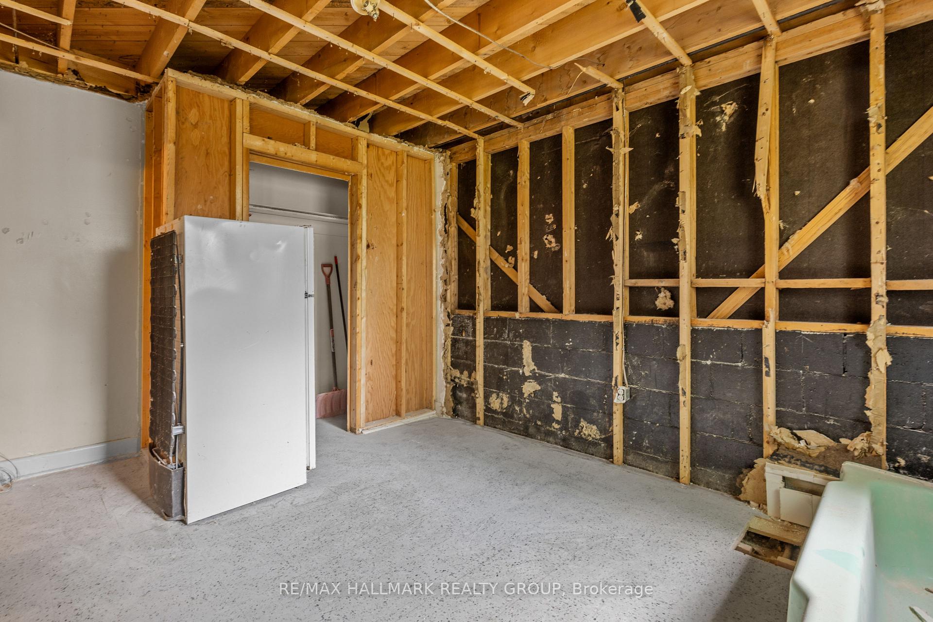 Photo 22 of 492 Vernon Avenue, Ottawa, Castle Heights — HOMEH