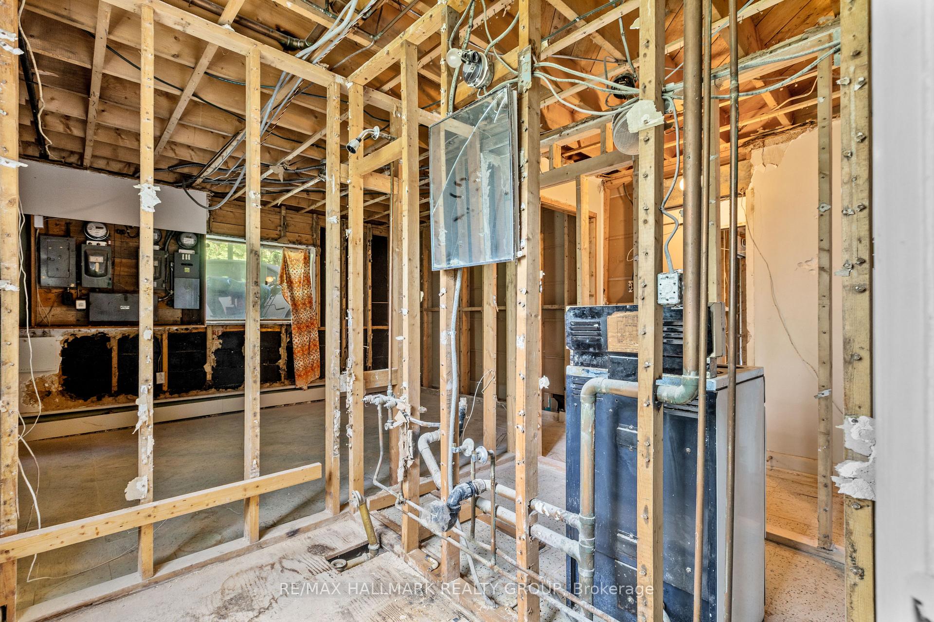 Photo 23 of 492 Vernon Avenue, Ottawa, Castle Heights — HOMEH
