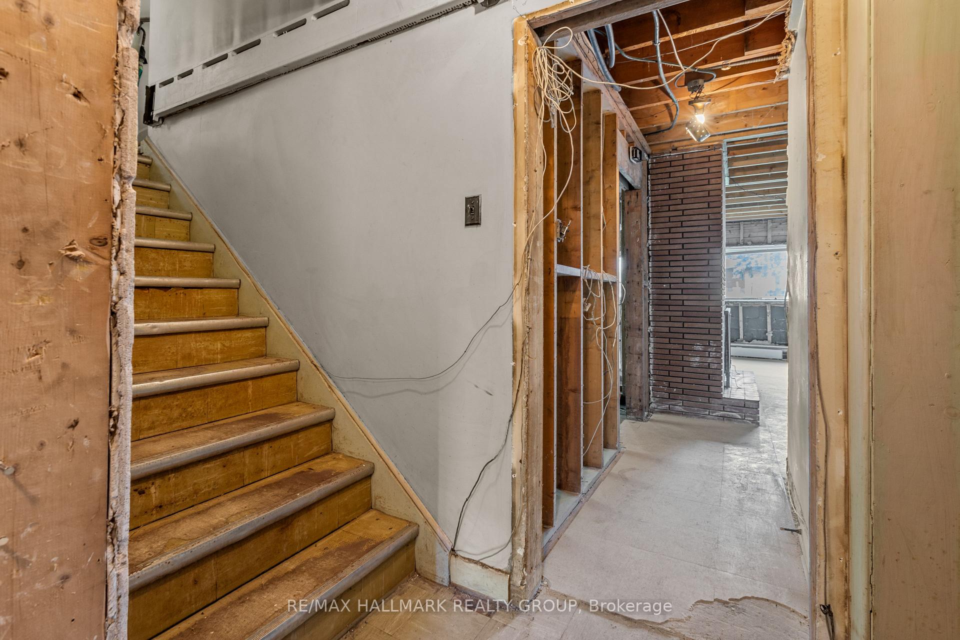 Photo 24 of 492 Vernon Avenue, Ottawa, Castle Heights — HOMEH