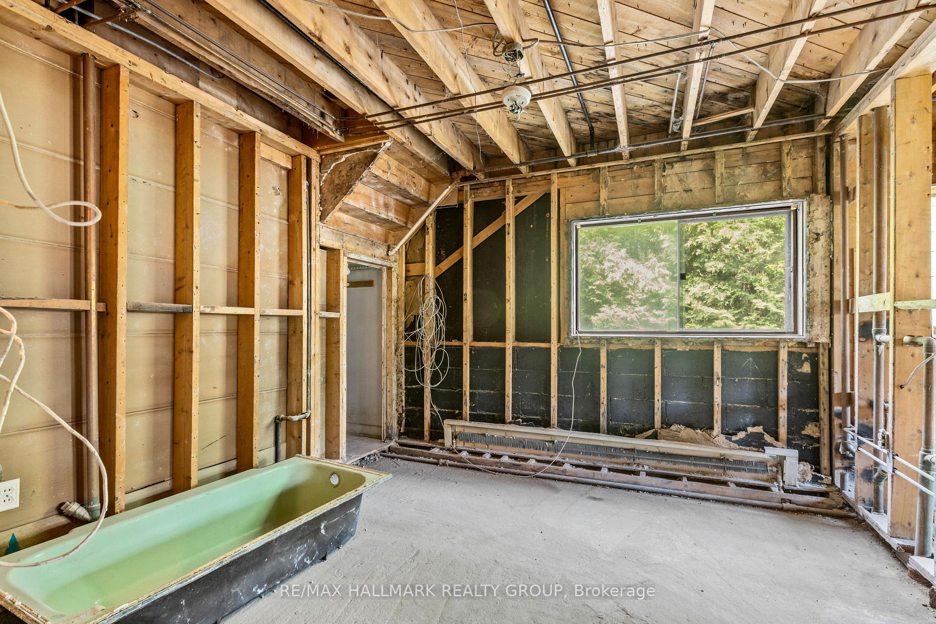 Photo 25 of 492 Vernon Avenue, Ottawa, Castle Heights — HOMEH