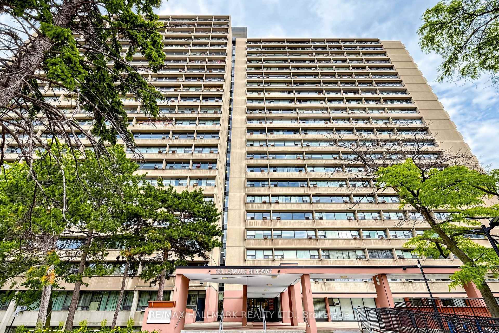 Photo of Unit 1512, 100 Leeward Glenway