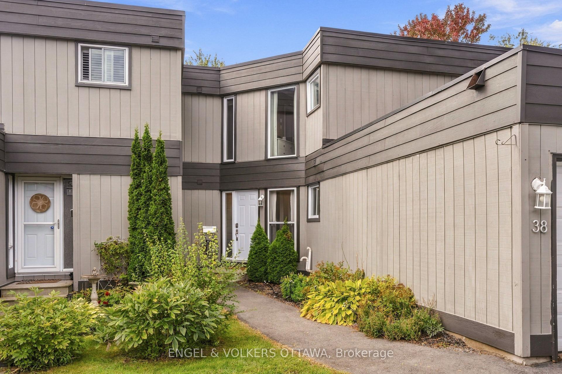 Photo 2 of 38 Compata Way, Ottawa, Blackburn Hamlet (South) — HOMEH
