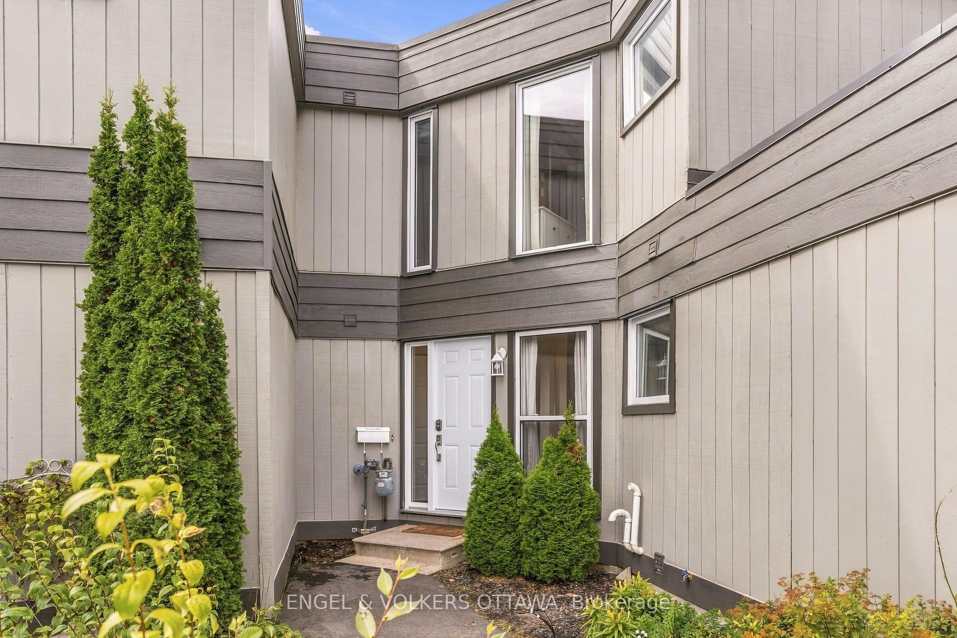 Photo 3 of 38 Compata Way, Ottawa, Blackburn Hamlet (South) — HOMEH