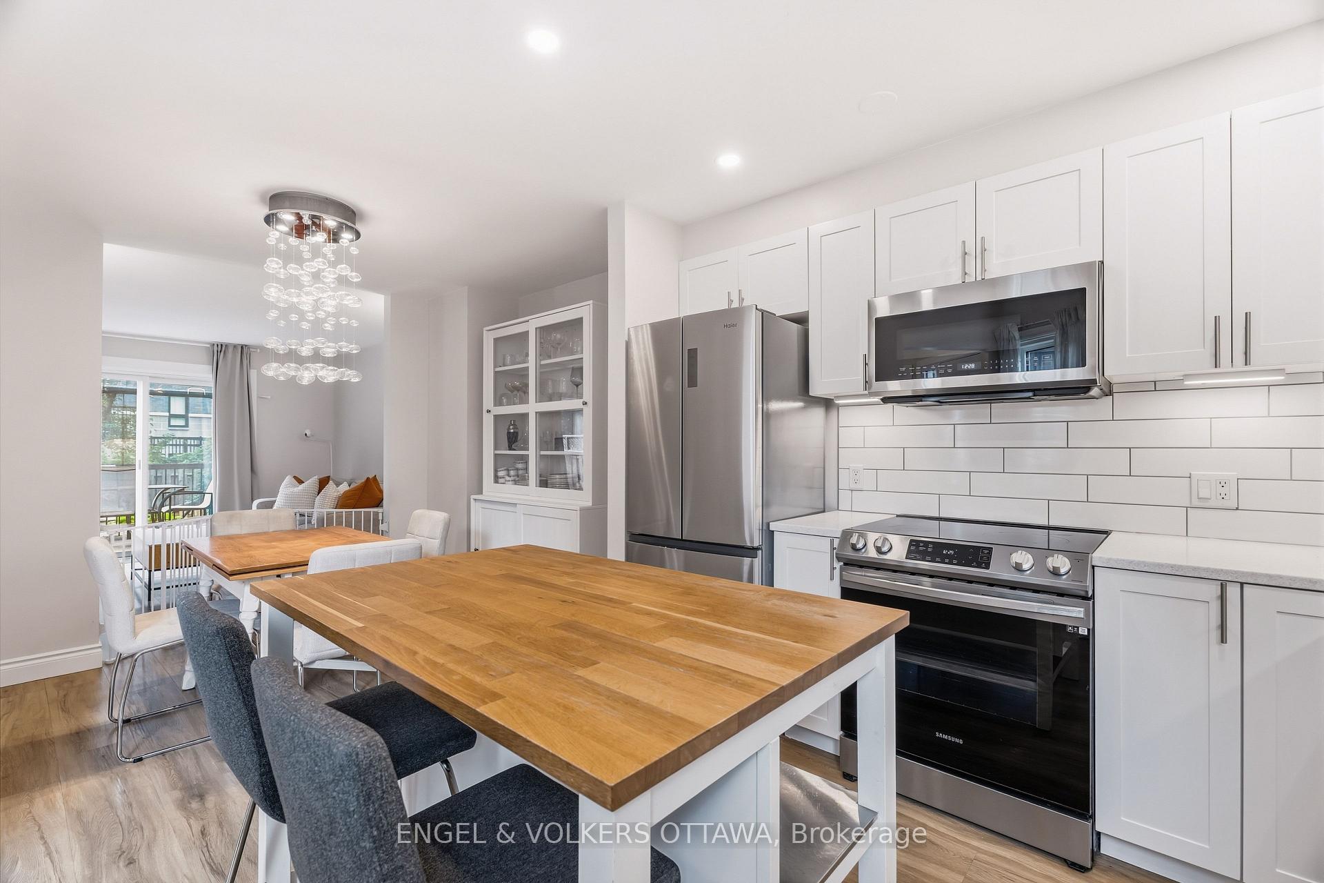 Photo 11 of 38 Compata Way, Ottawa, Blackburn Hamlet (South) — HOMEH