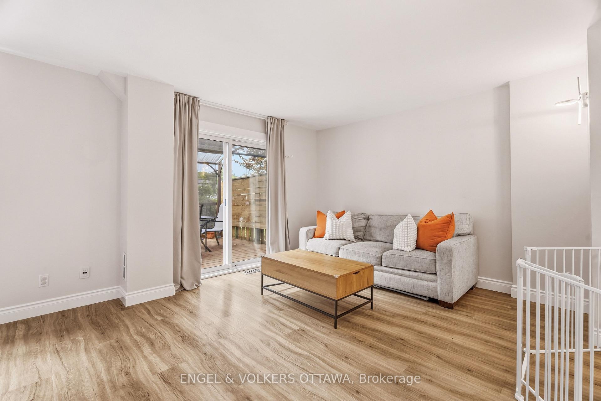 Photo 14 of 38 Compata Way, Ottawa, Blackburn Hamlet (South) — HOMEH