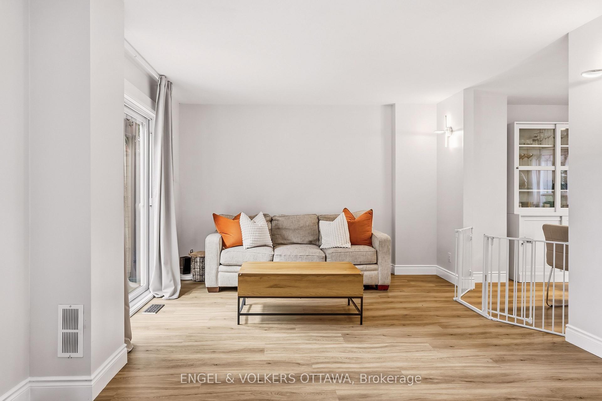 Photo 16 of 38 Compata Way, Ottawa, Blackburn Hamlet (South) — HOMEH