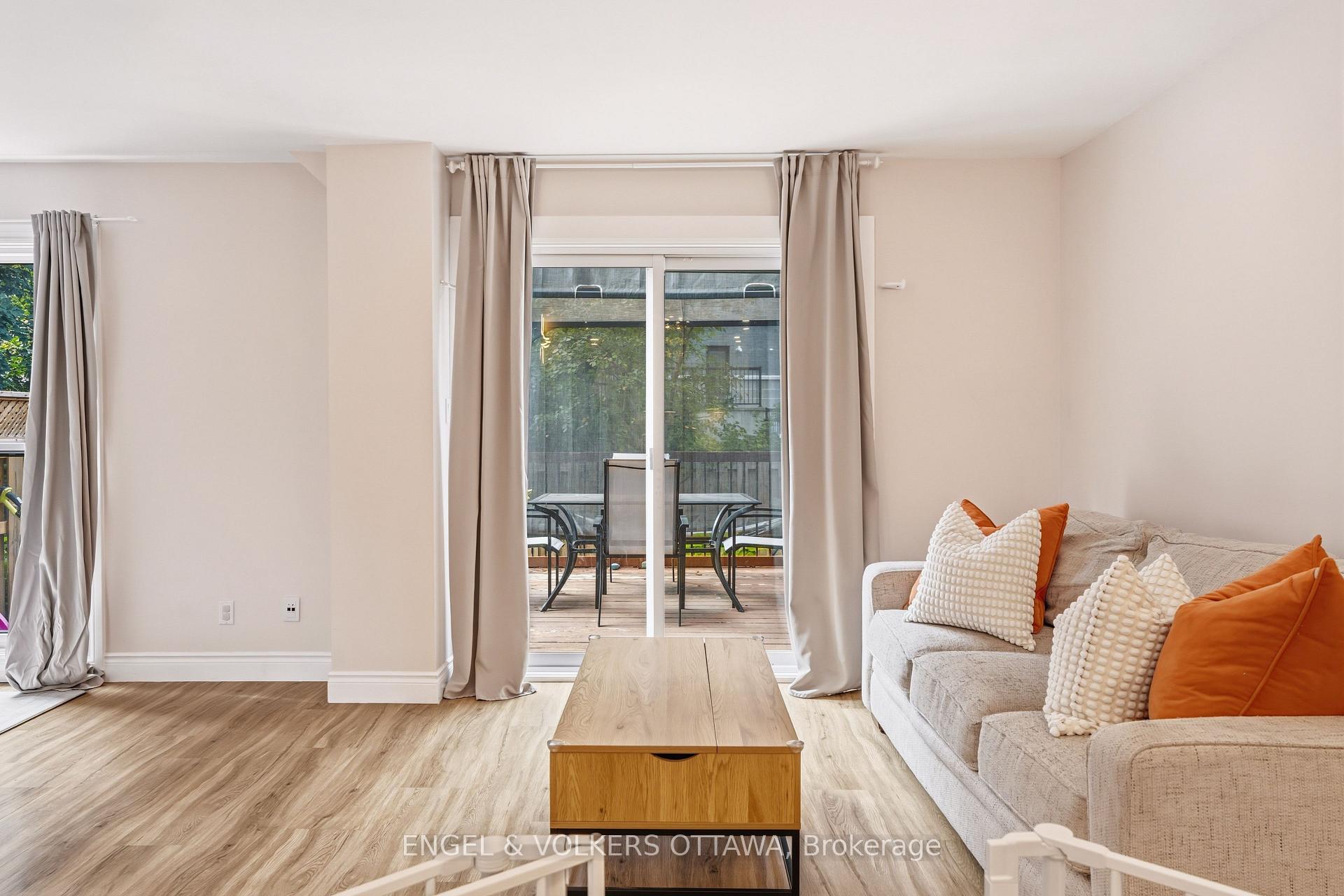 Photo 17 of 38 Compata Way, Ottawa, Blackburn Hamlet (South) — HOMEH