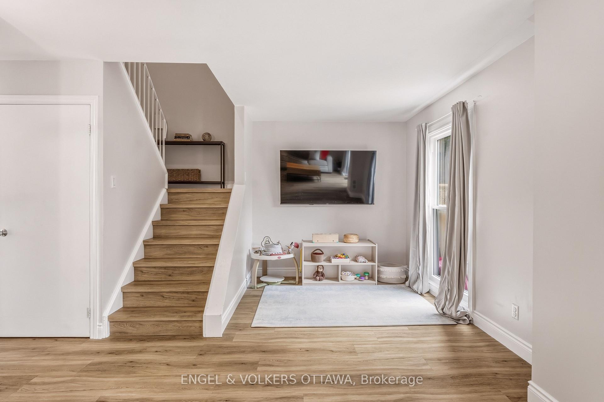 Photo 20 of 38 Compata Way, Ottawa, Blackburn Hamlet (South) — HOMEH