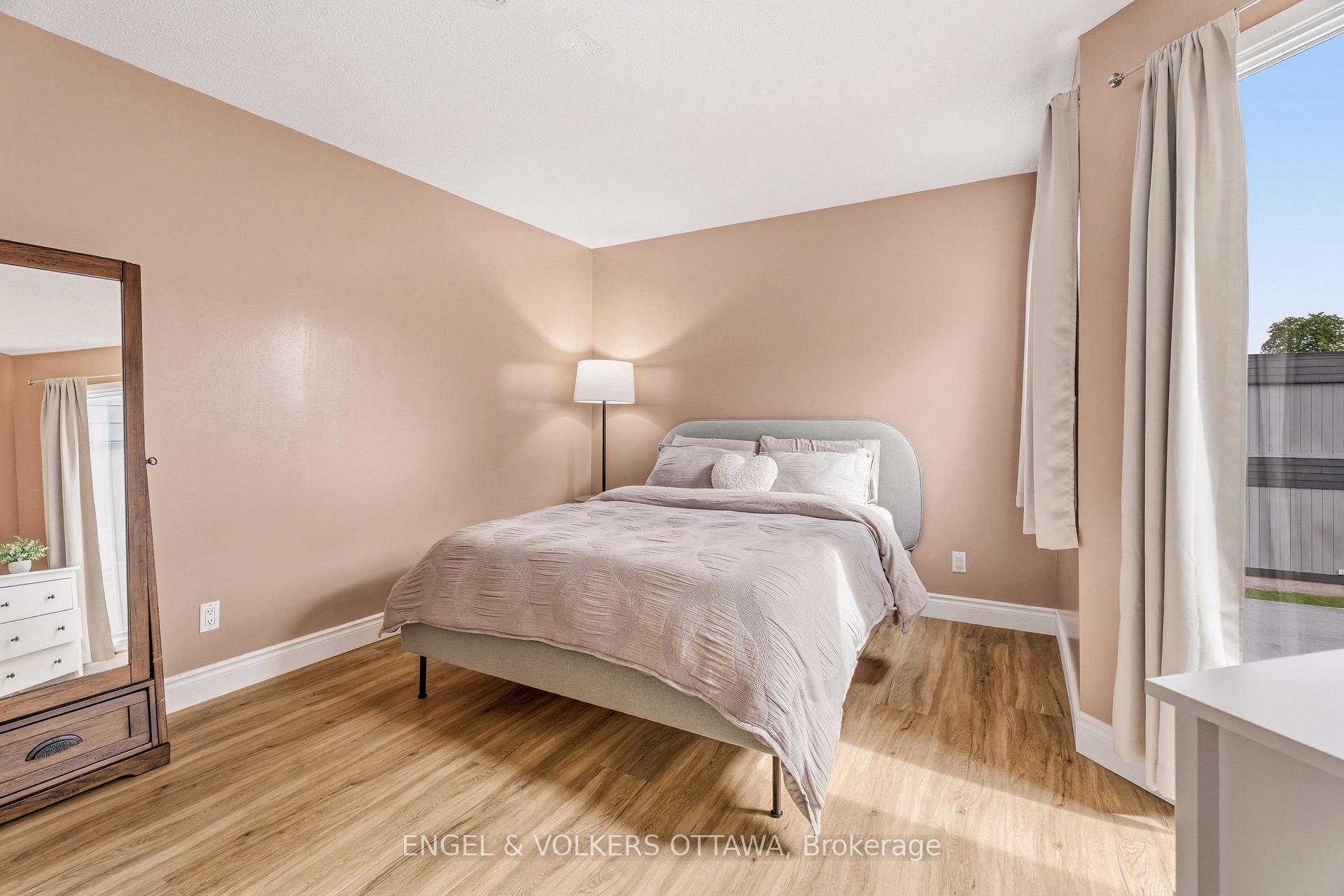 Photo 23 of 38 Compata Way, Ottawa, Blackburn Hamlet (South) — HOMEH