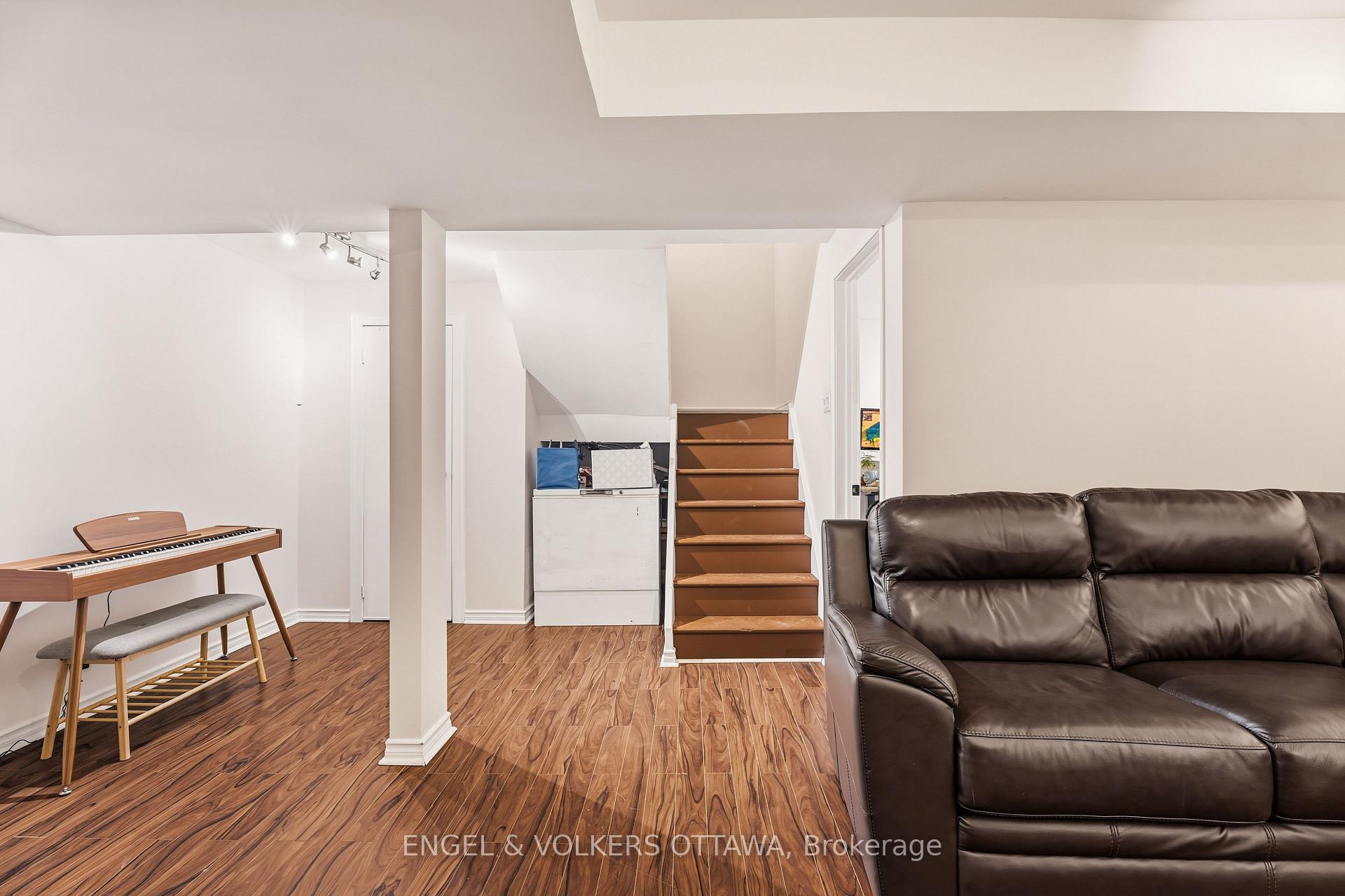 Photo 29 of 38 Compata Way, Ottawa, Blackburn Hamlet (South) — HOMEH
