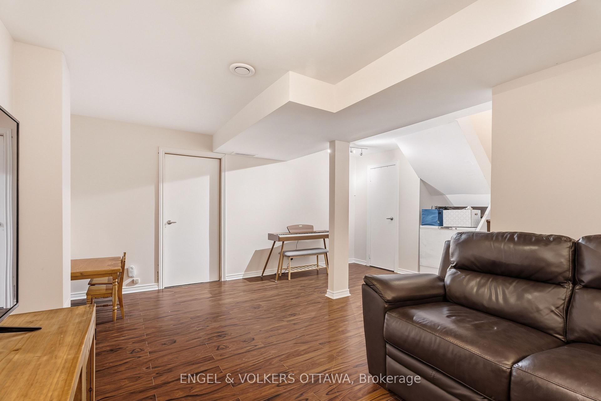 Photo 32 of 38 Compata Way, Ottawa, Blackburn Hamlet (South) — HOMEH