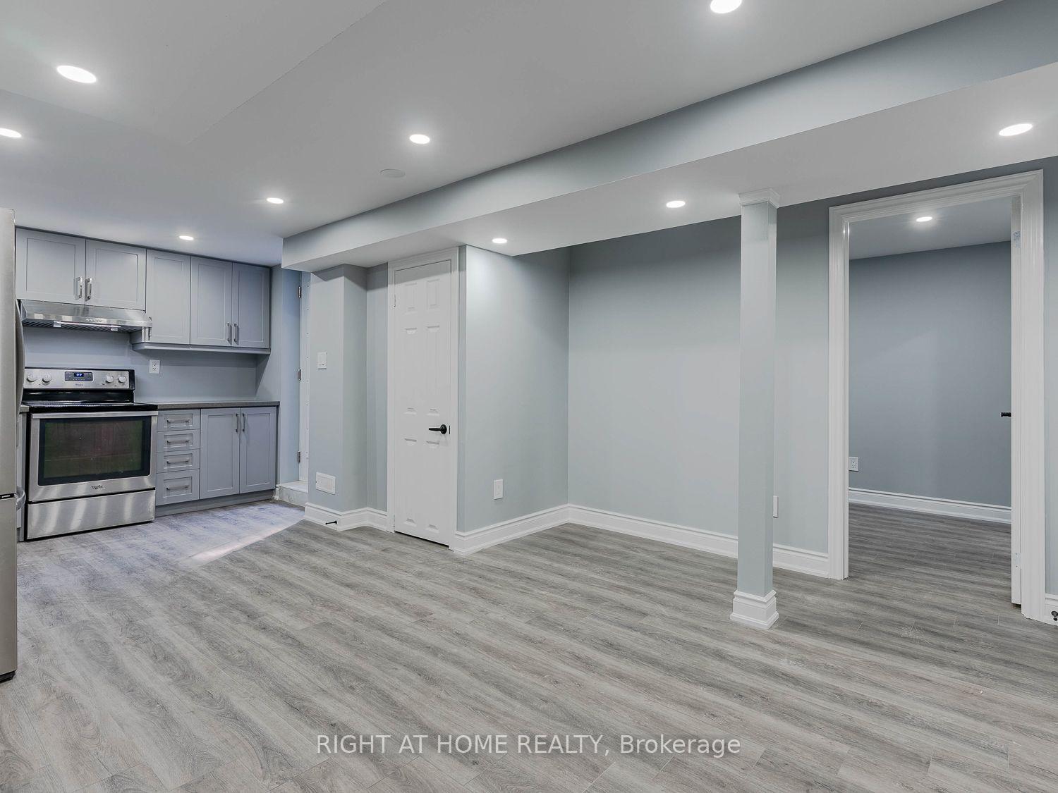 Photo 4 of Unit B, 99 Purcell Crescent, Vaughan, Maple — HOMEH