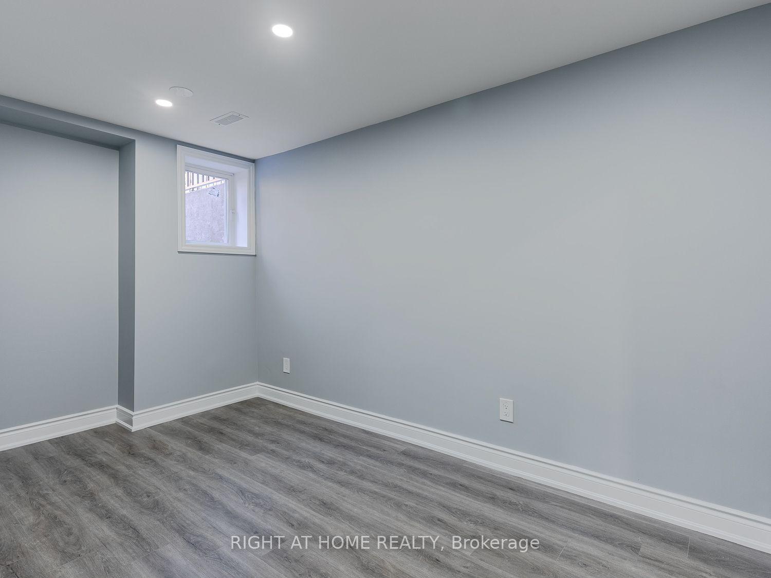 Photo 7 of Unit B, 99 Purcell Crescent, Vaughan, Maple — HOMEH
