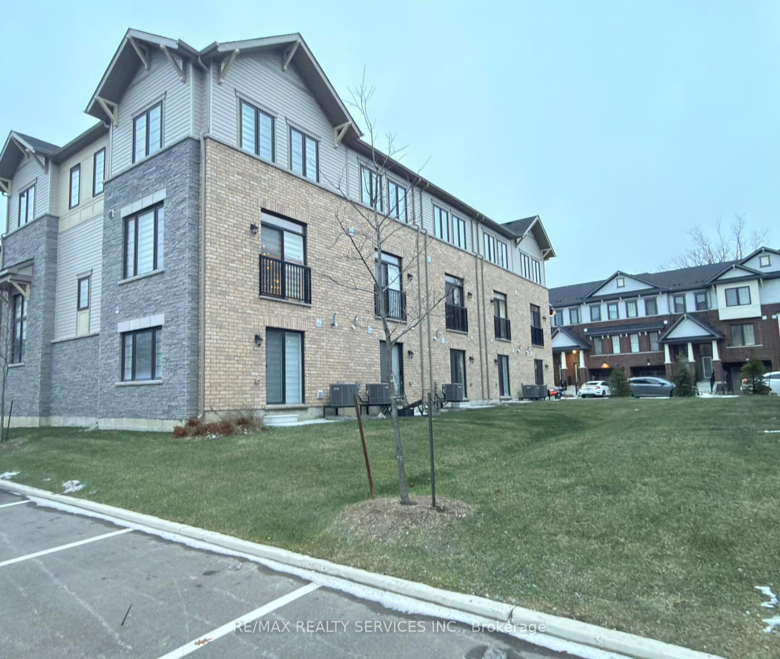 Photo 3 of Unit 71, 185 Bedrock Drive, Hamilton, Stoney Creek Mountain — HOMEH