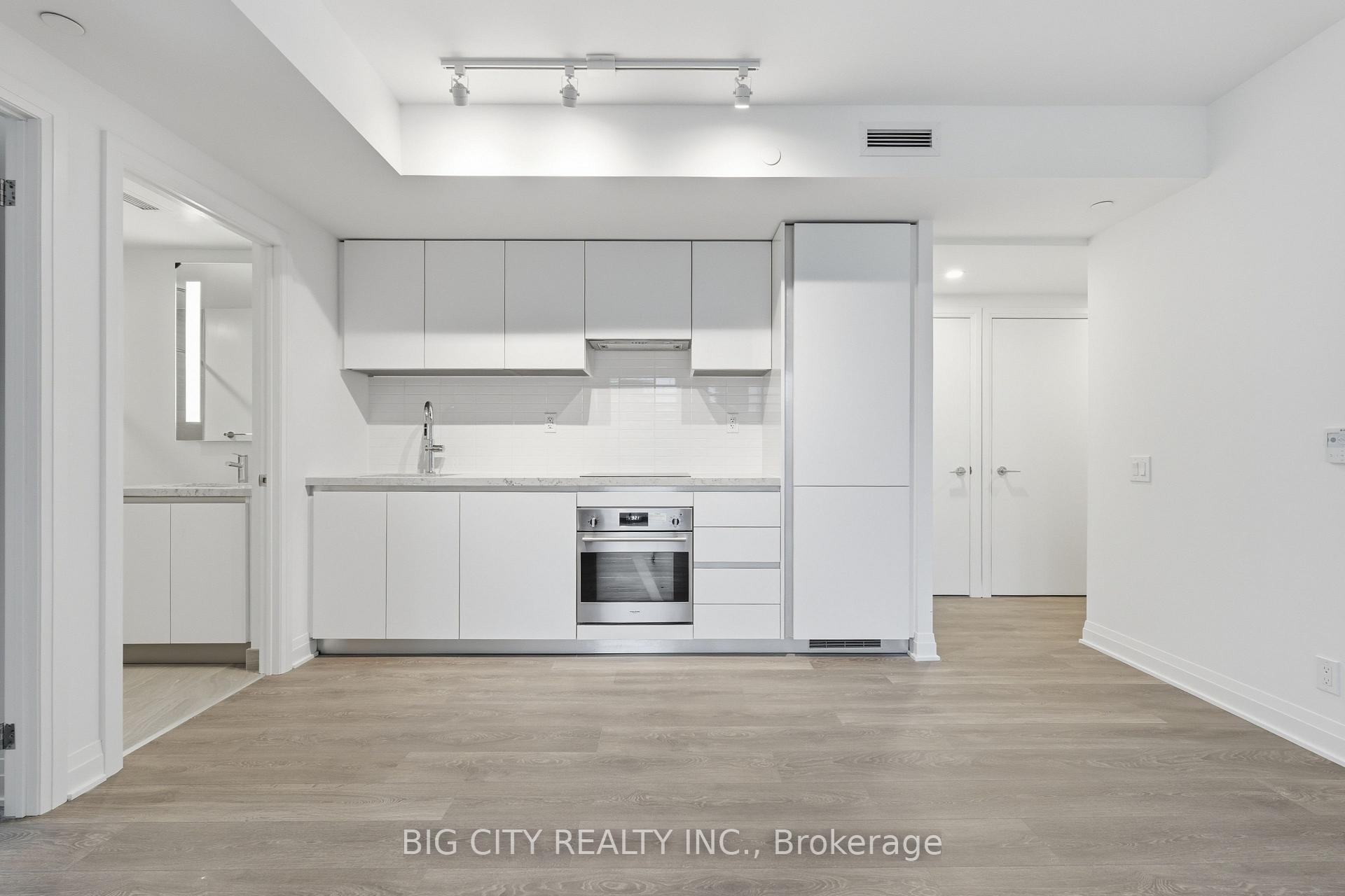 Photo 5 of Unit 707, 25 Frederick Todd Way, Toronto, Thorncliffe Park — HOMEH