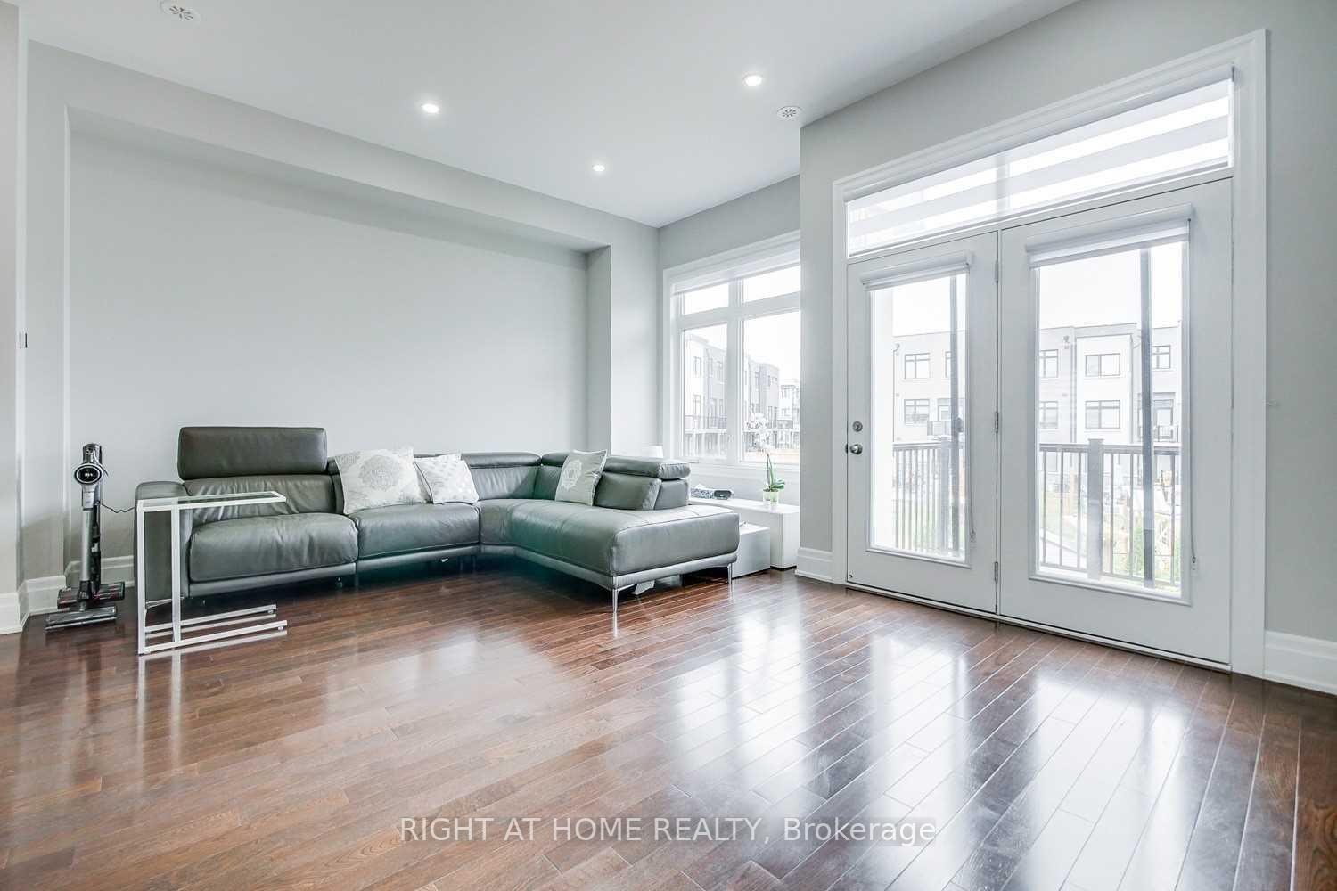 Photo 17 of 255 Thomas Cook Avenue, Vaughan, Patterson — HOMEH