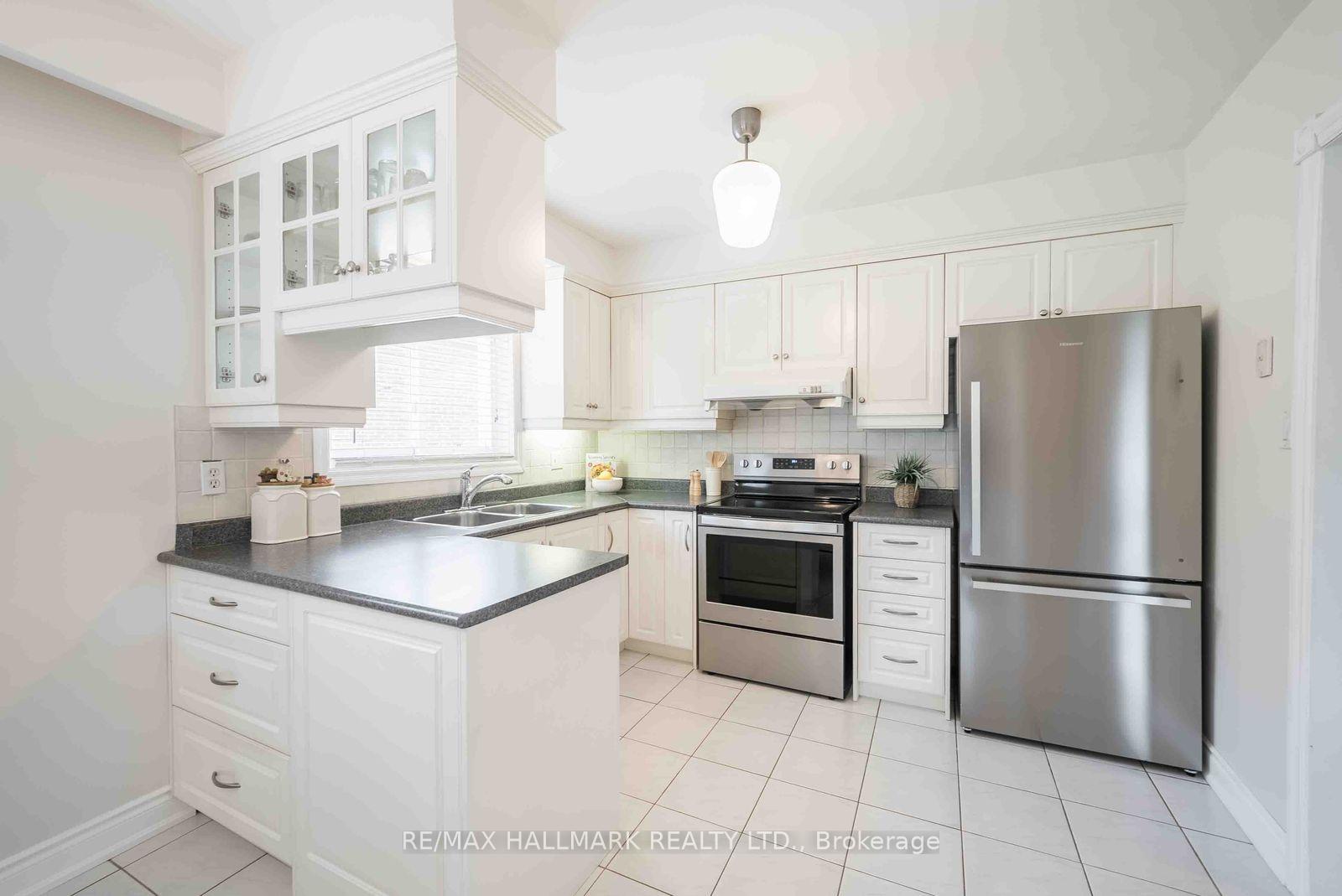 Photo 11 of 65 Baroness Crescent, North York, Don Valley Village — HOMEH