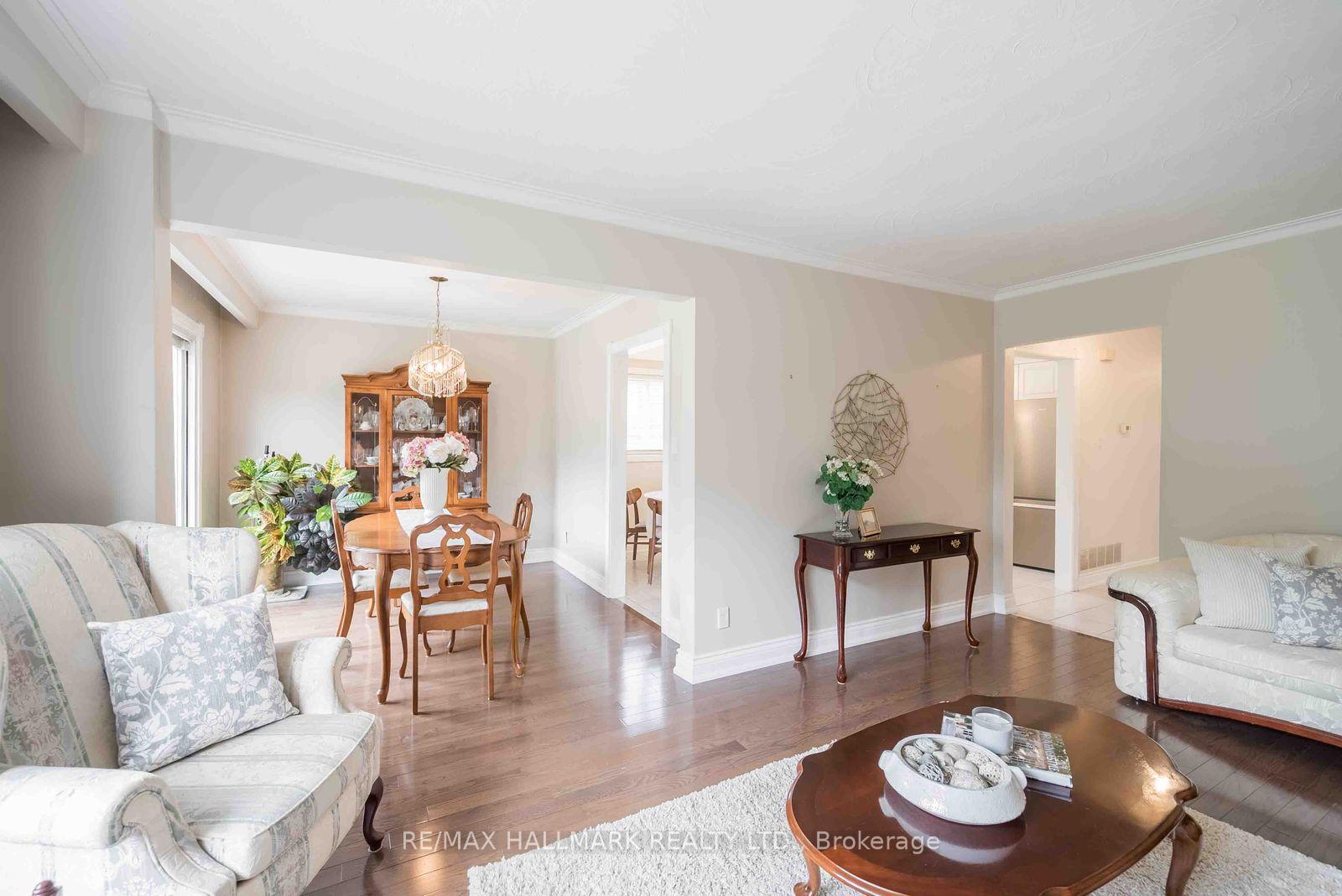Photo 20 of 65 Baroness Crescent, North York, Don Valley Village — HOMEH