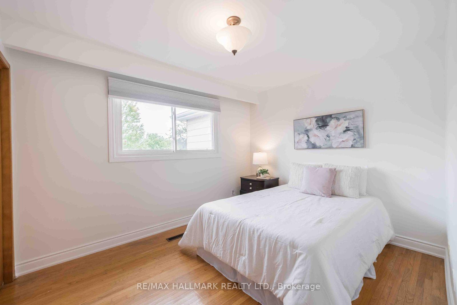 Photo 24 of 65 Baroness Crescent, North York, Don Valley Village — HOMEH