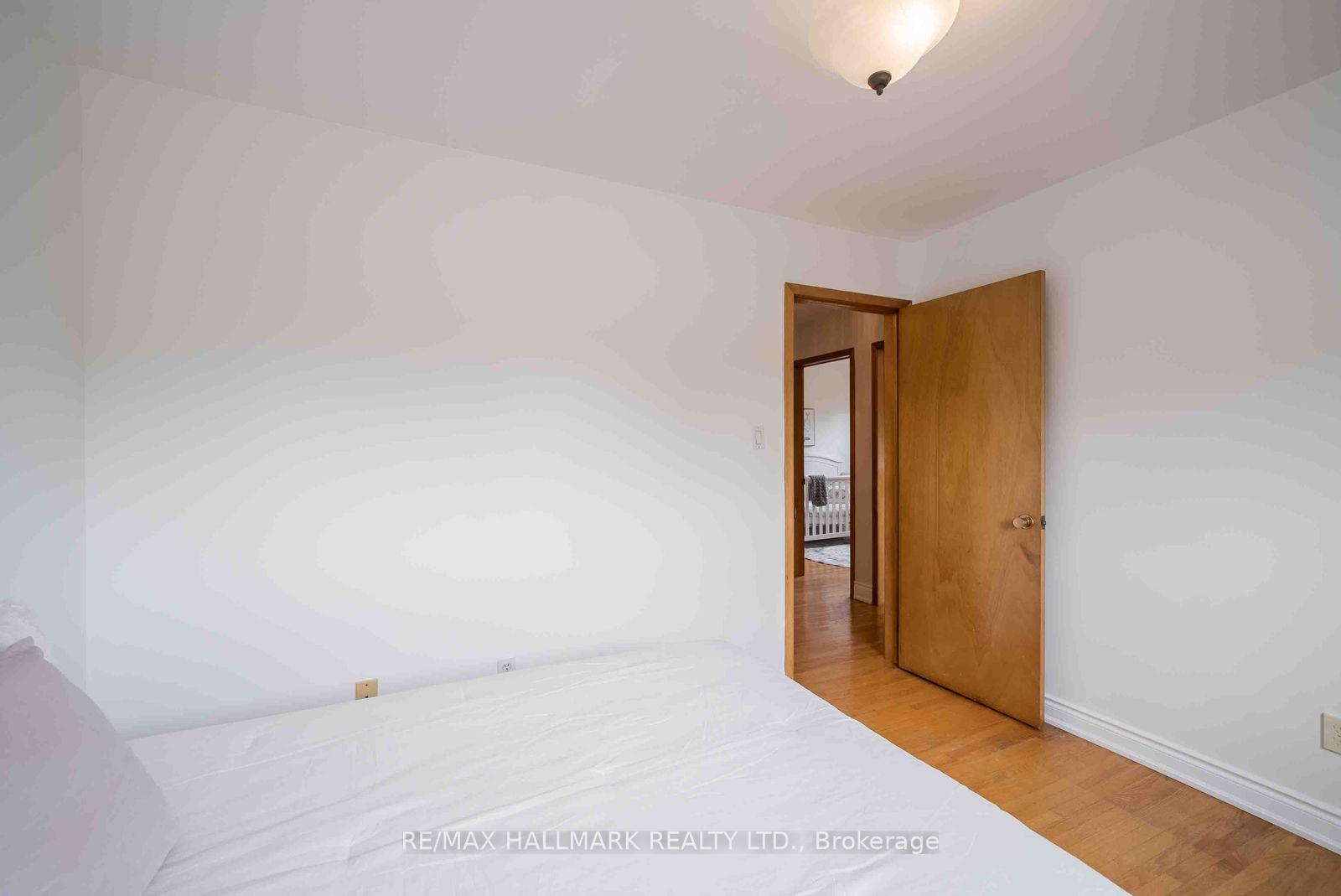 Photo 25 of 65 Baroness Crescent, North York, Don Valley Village — HOMEH